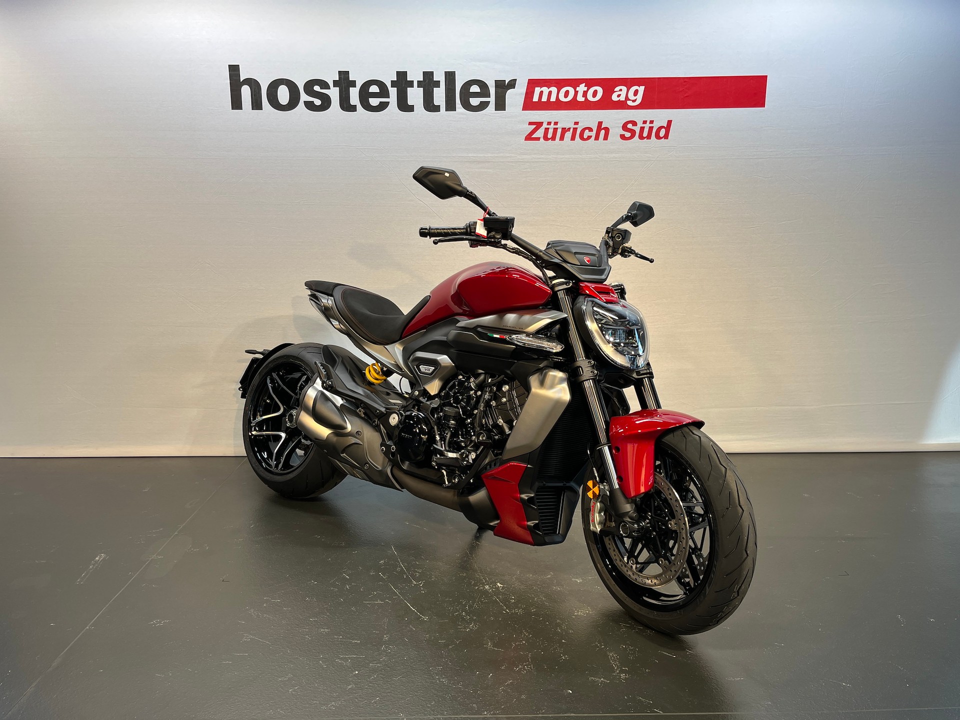 DUCATI X Diavel V4