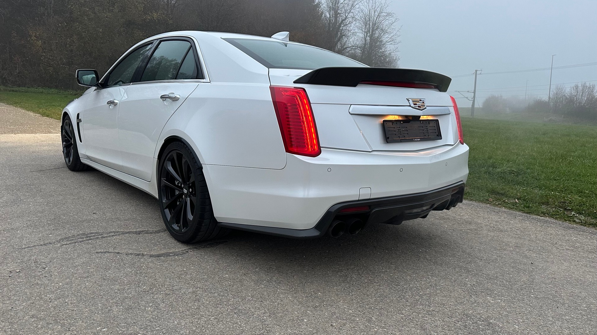 CADILLAC CTS-V Sedan 6.2 Supercharged Automatic-image-6