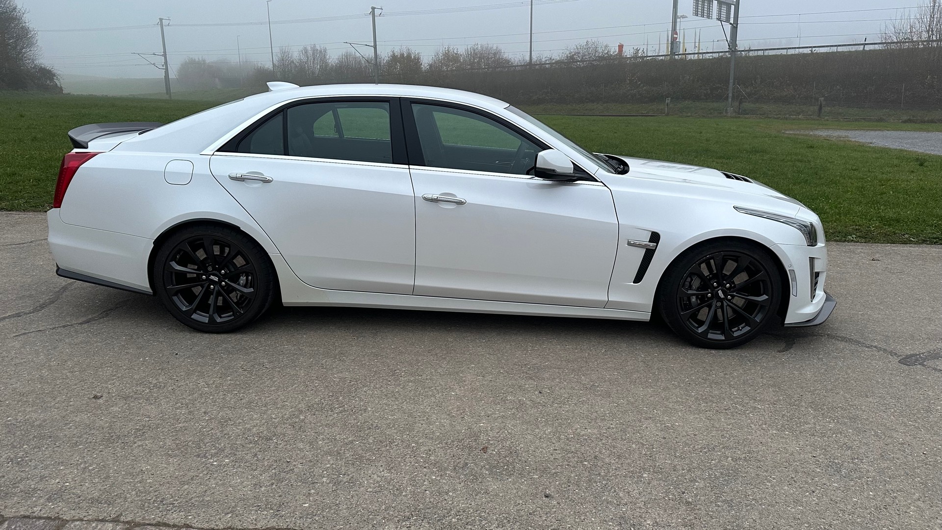 CADILLAC CTS-V Sedan 6.2 Supercharged Automatic-image-3