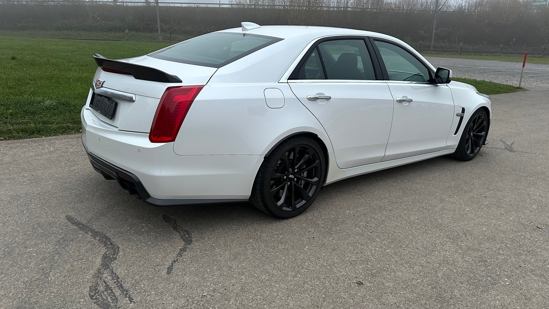 CADILLAC CTS-V Sedan 6.2 Supercharged Automatic-image-4