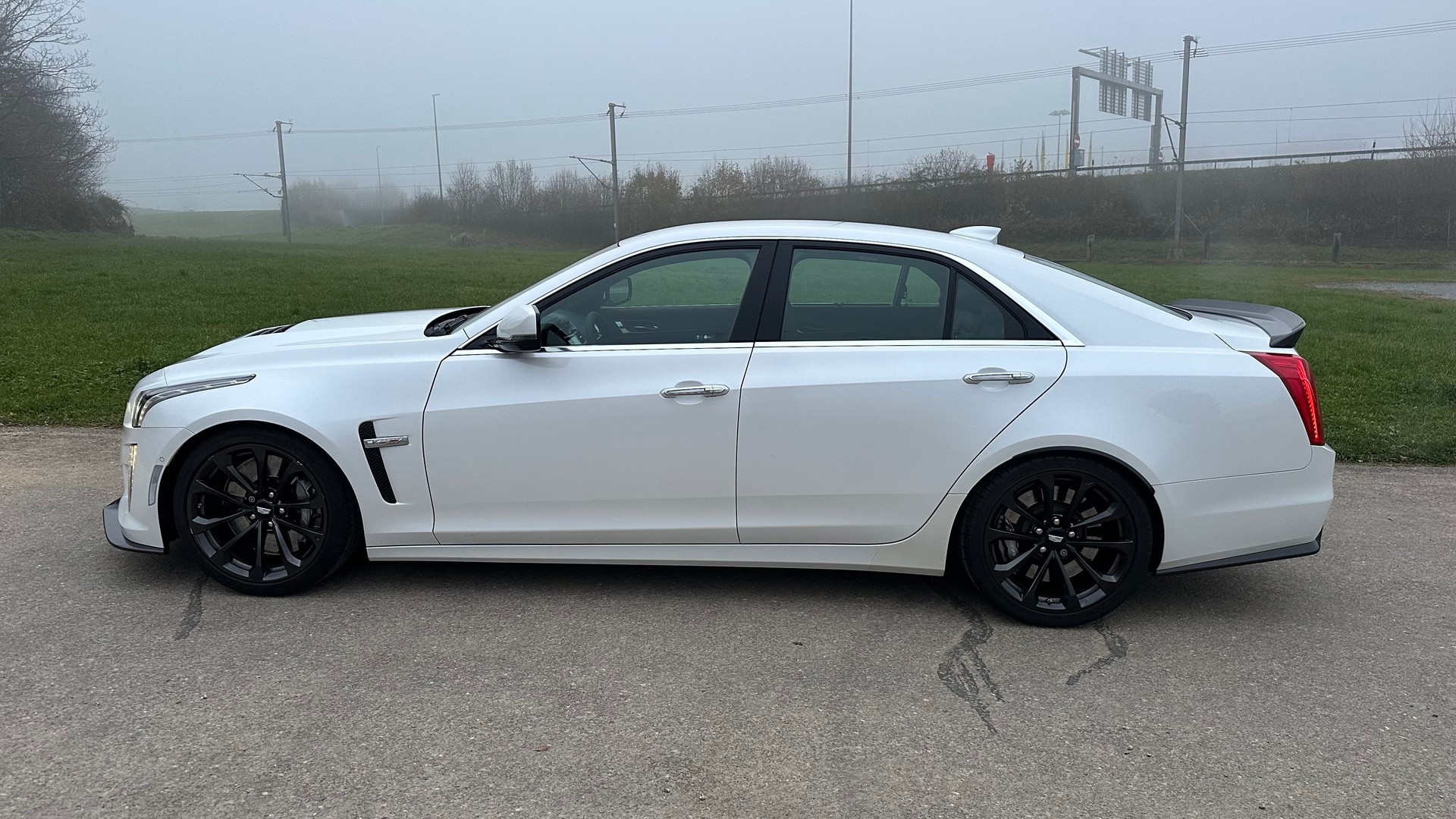 CADILLAC CTS-V Sedan 6.2 Supercharged Automatic-image-7