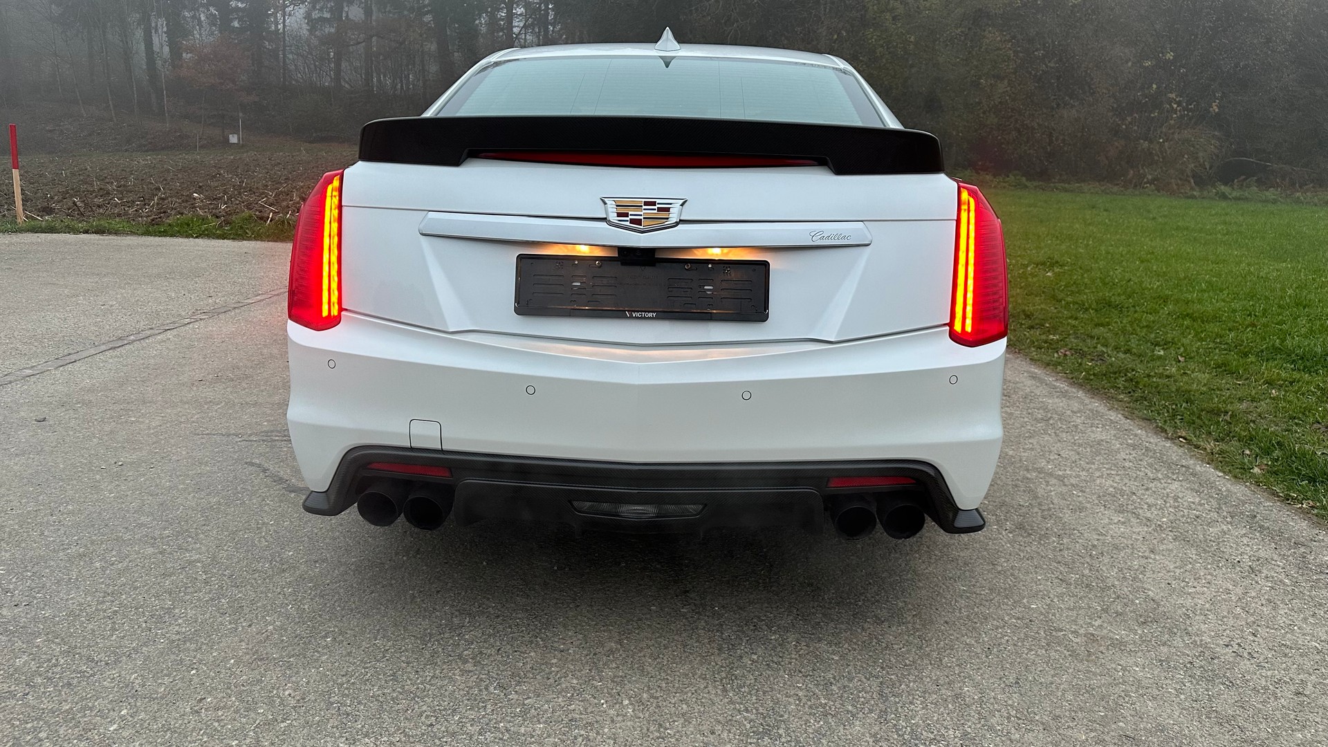 CADILLAC CTS-V Sedan 6.2 Supercharged Automatic-image-5