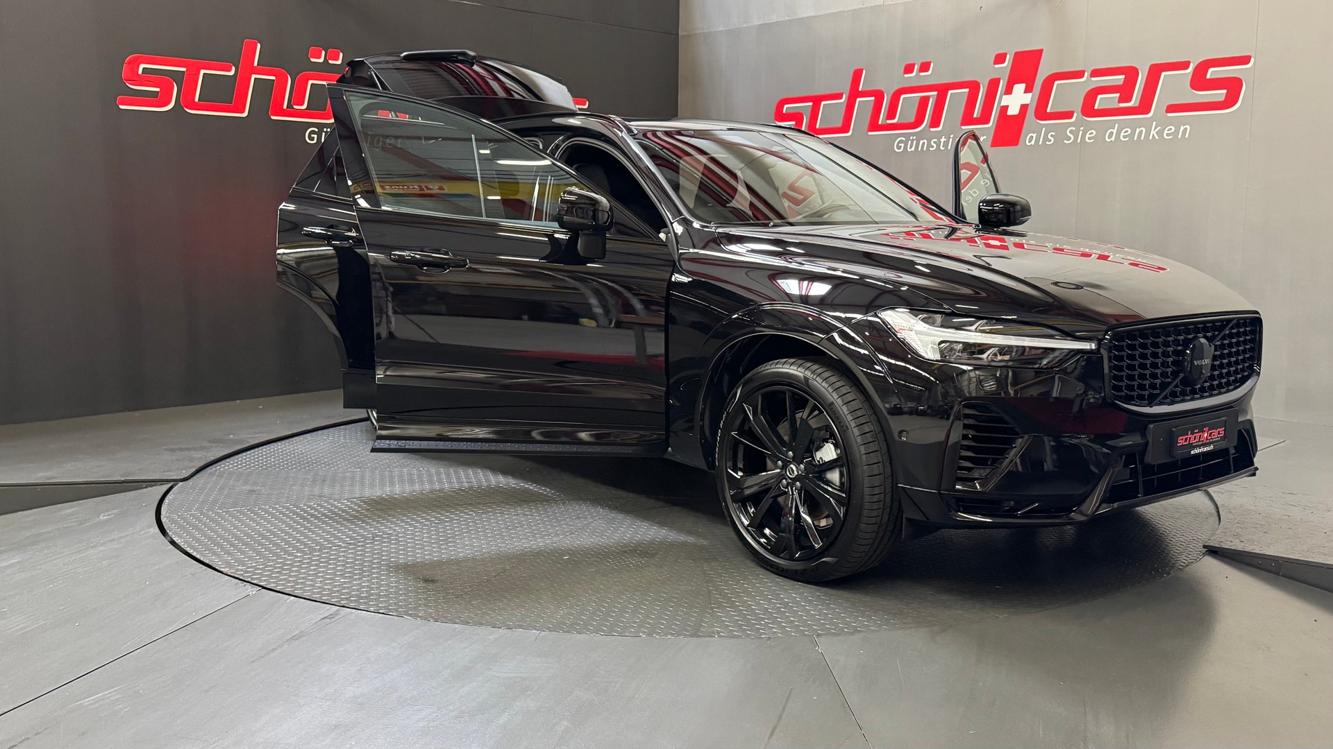 VOLVO MY26 XC60 T6 eAWD PluginHybrid Black Edition Geartronic-image-4