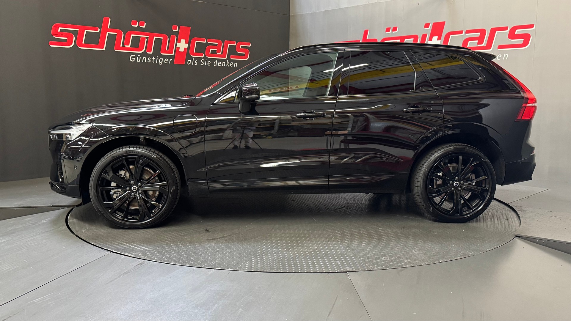 VOLVO MY26 XC60 T6 eAWD PluginHybrid Black Edition Geartronic-image-2