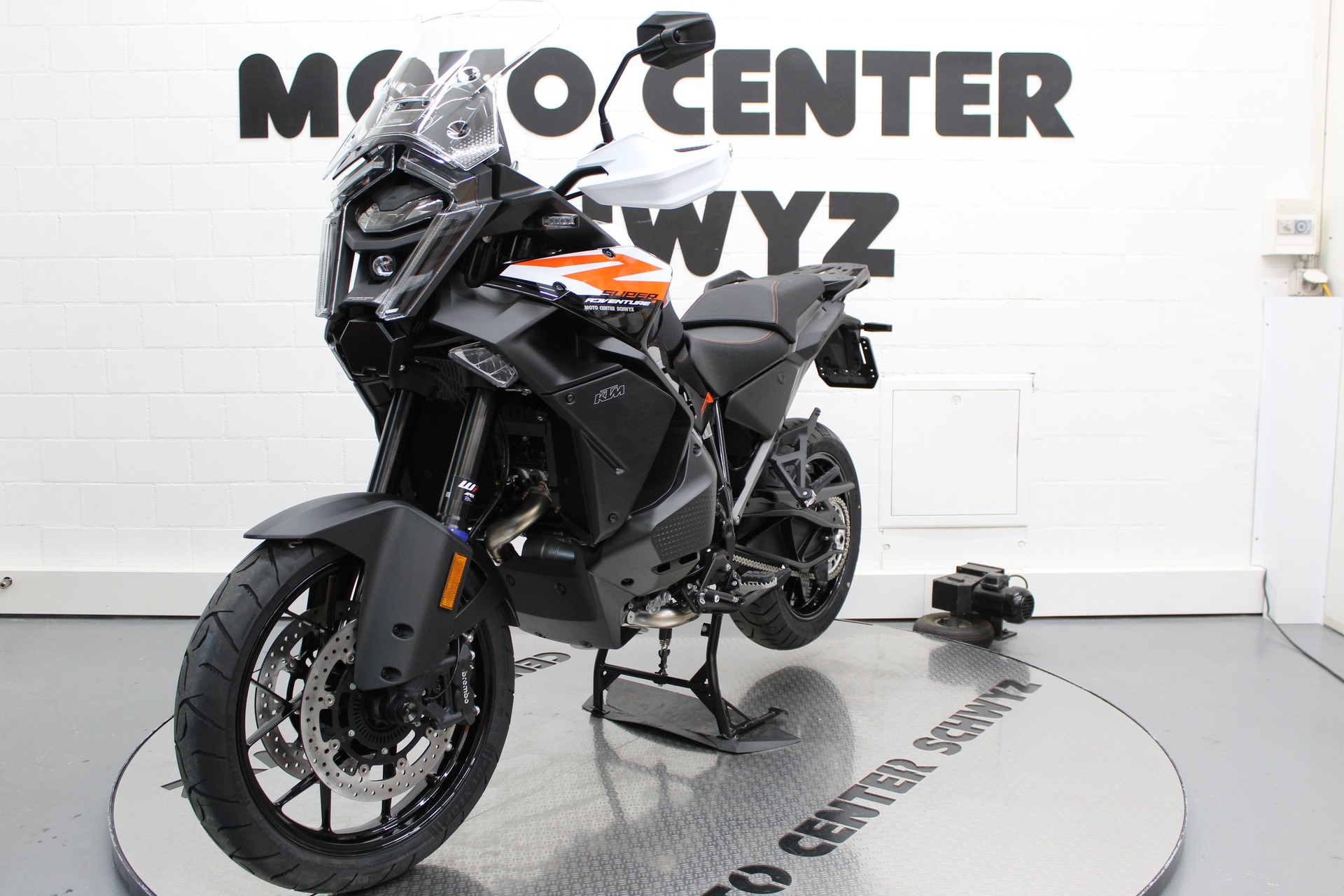 KTM 1390 Super Adventure S EVO-showroom-element-3