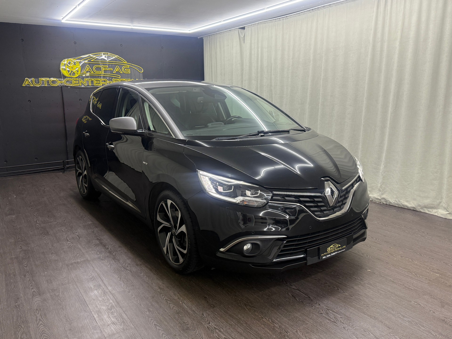 RENAULT Scénic 1.2 16V Turbo Bose-showroom-element-2