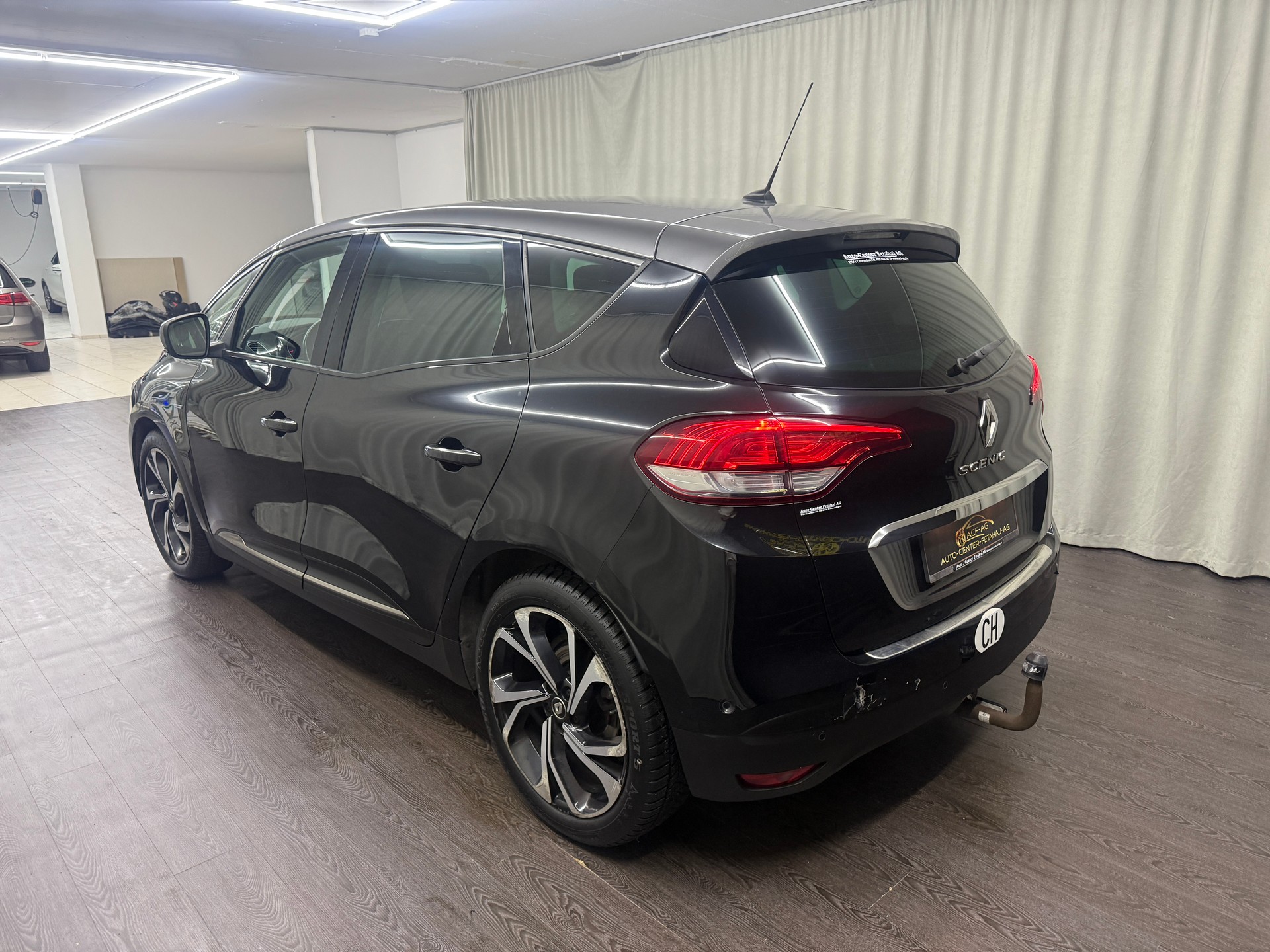 RENAULT Scénic 1.2 16V Turbo Bose-image-4