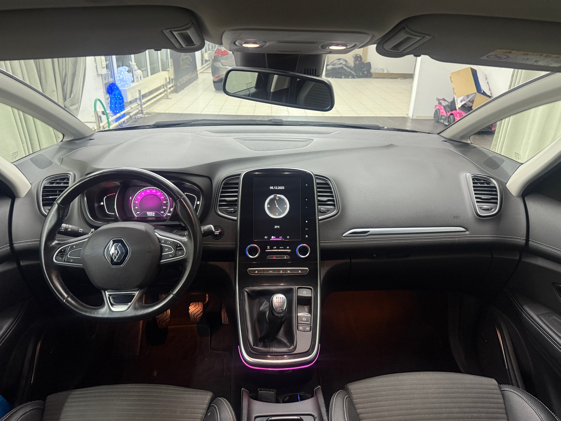 RENAULT Scénic 1.2 16V Turbo Bose-image-5