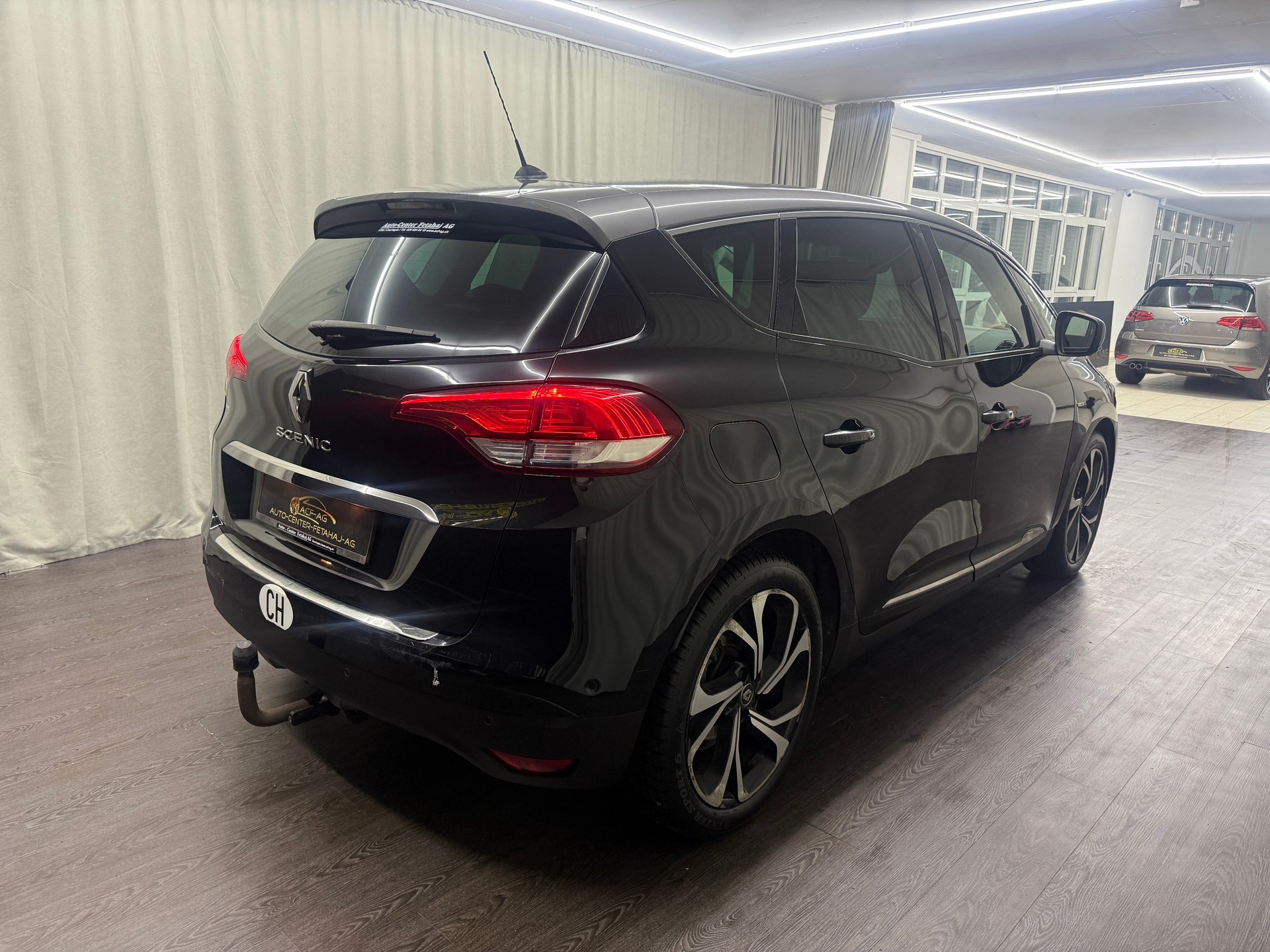 RENAULT Scénic 1.2 16V Turbo Bose-showroom-element-3