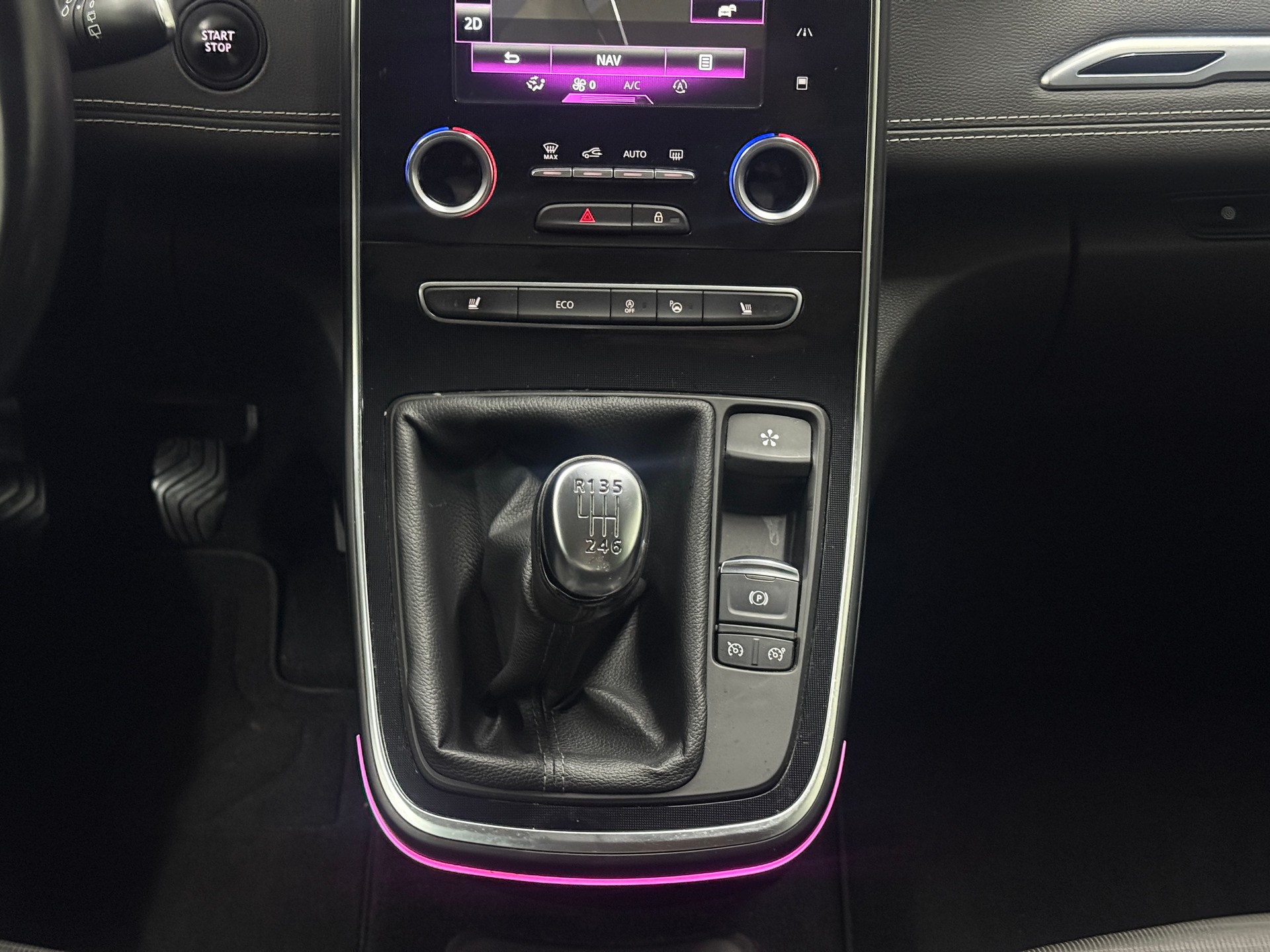 RENAULT Scénic 1.2 16V Turbo Bose-image-11