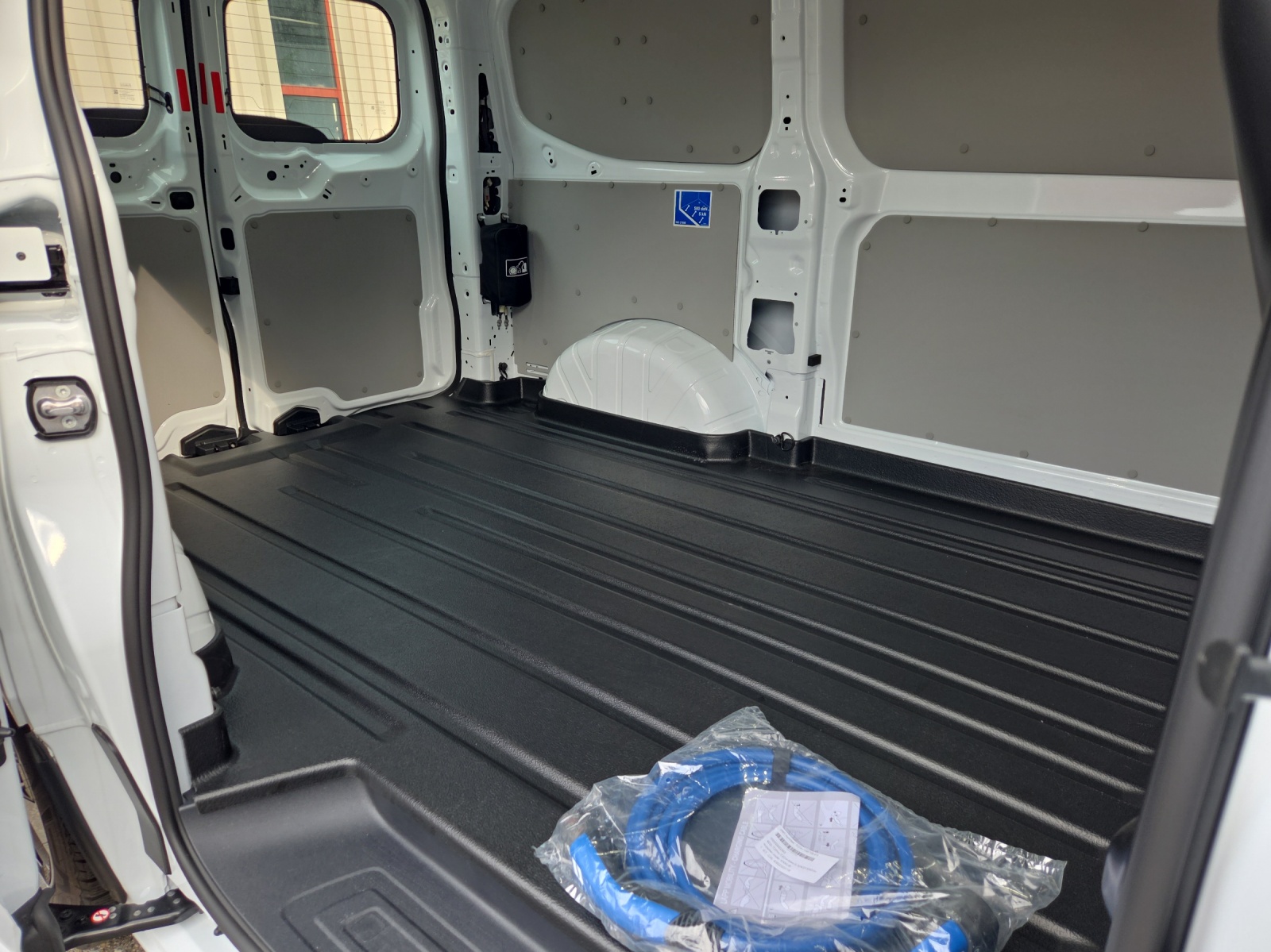 FORD E-Transit Custom Van 320 L1 Elektro Trend-image-9