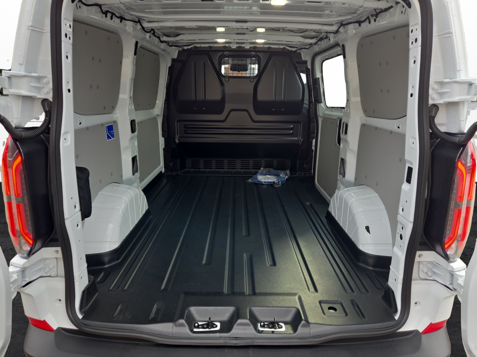 FORD E-Transit Custom Van 320 L1 Elektro Trend-image-10