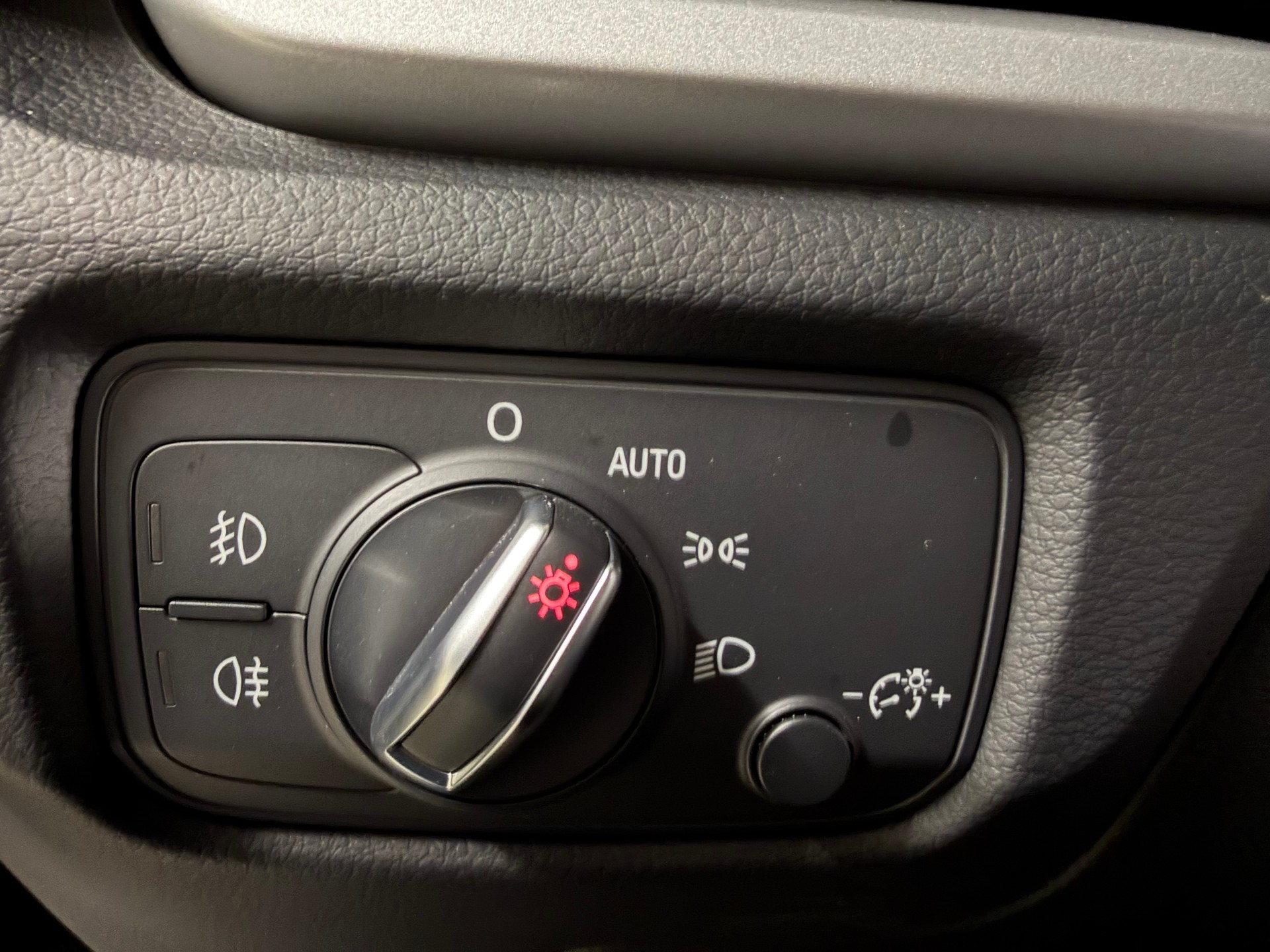 AUDI A3 Sportback 2.0 TDI Ambition-image-14