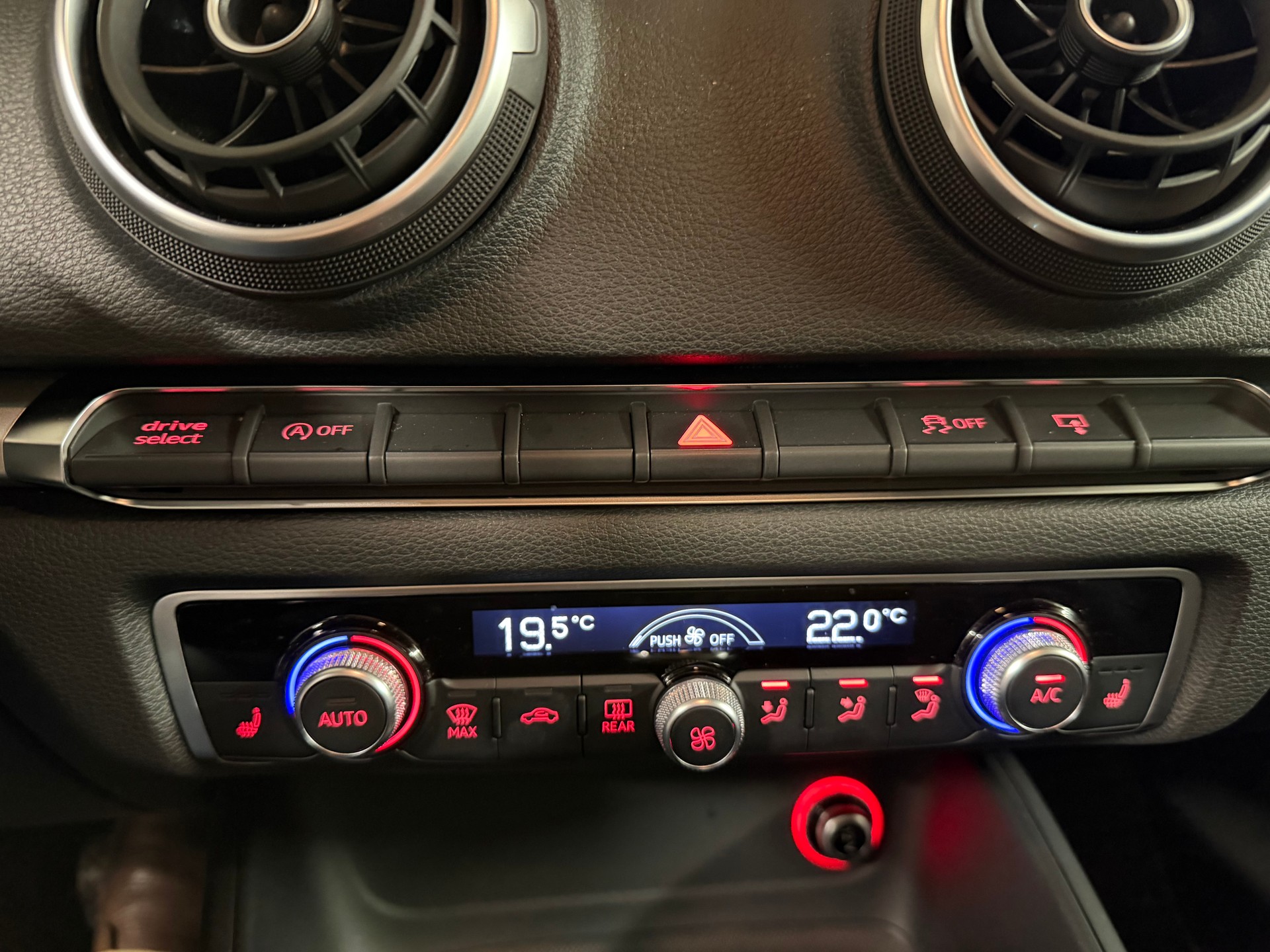 AUDI A3 Sportback 2.0 TDI Ambition-image-16