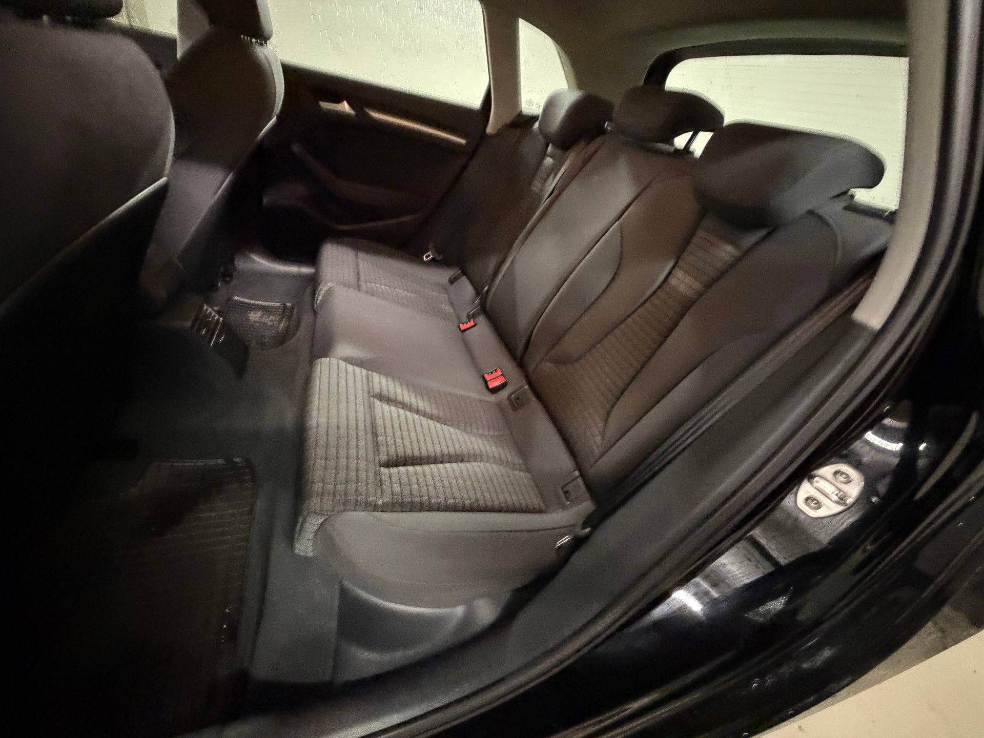 AUDI A3 Sportback 2.0 TDI Ambition-image-9