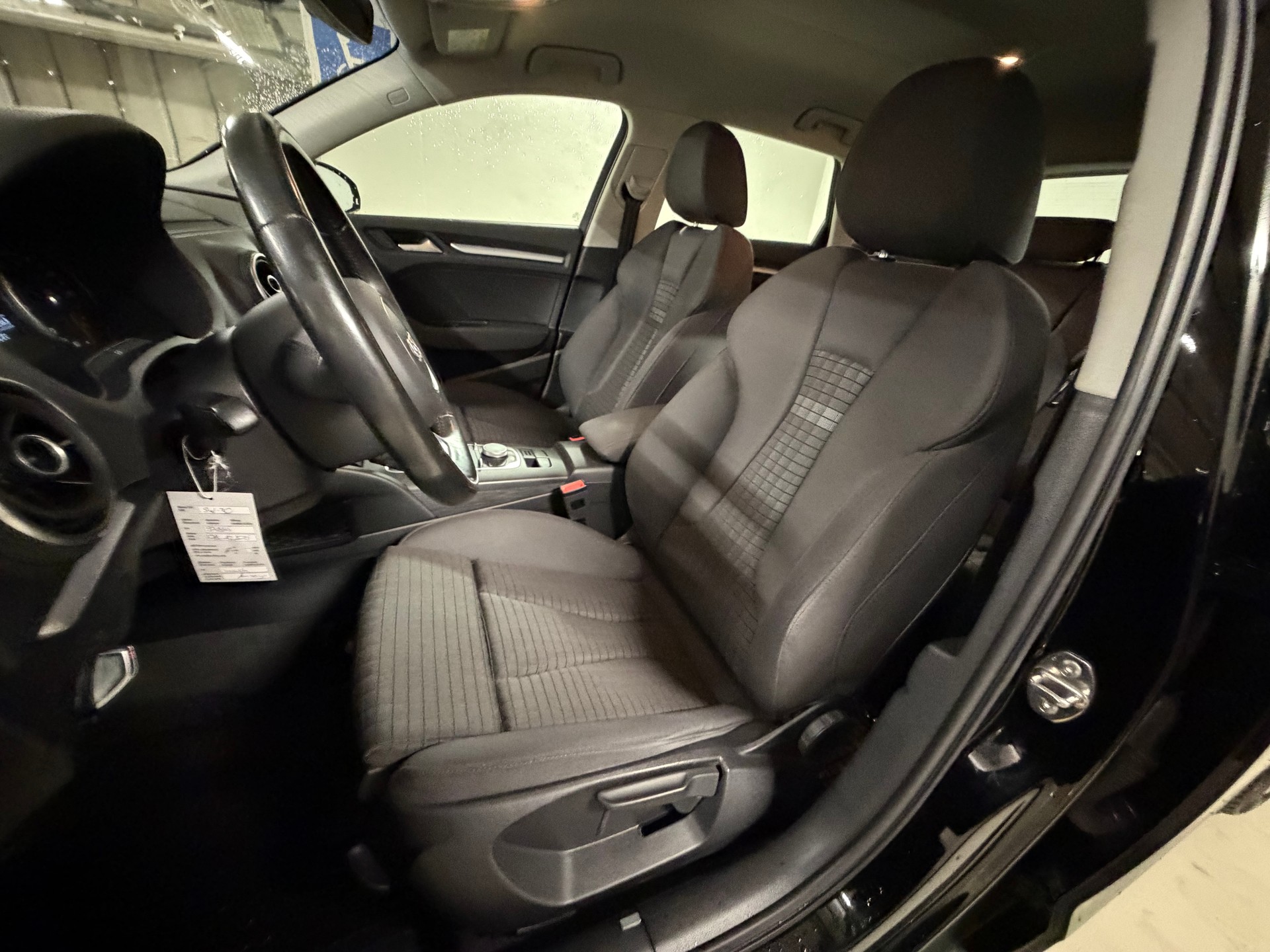 AUDI A3 Sportback 2.0 TDI Ambition-image-8