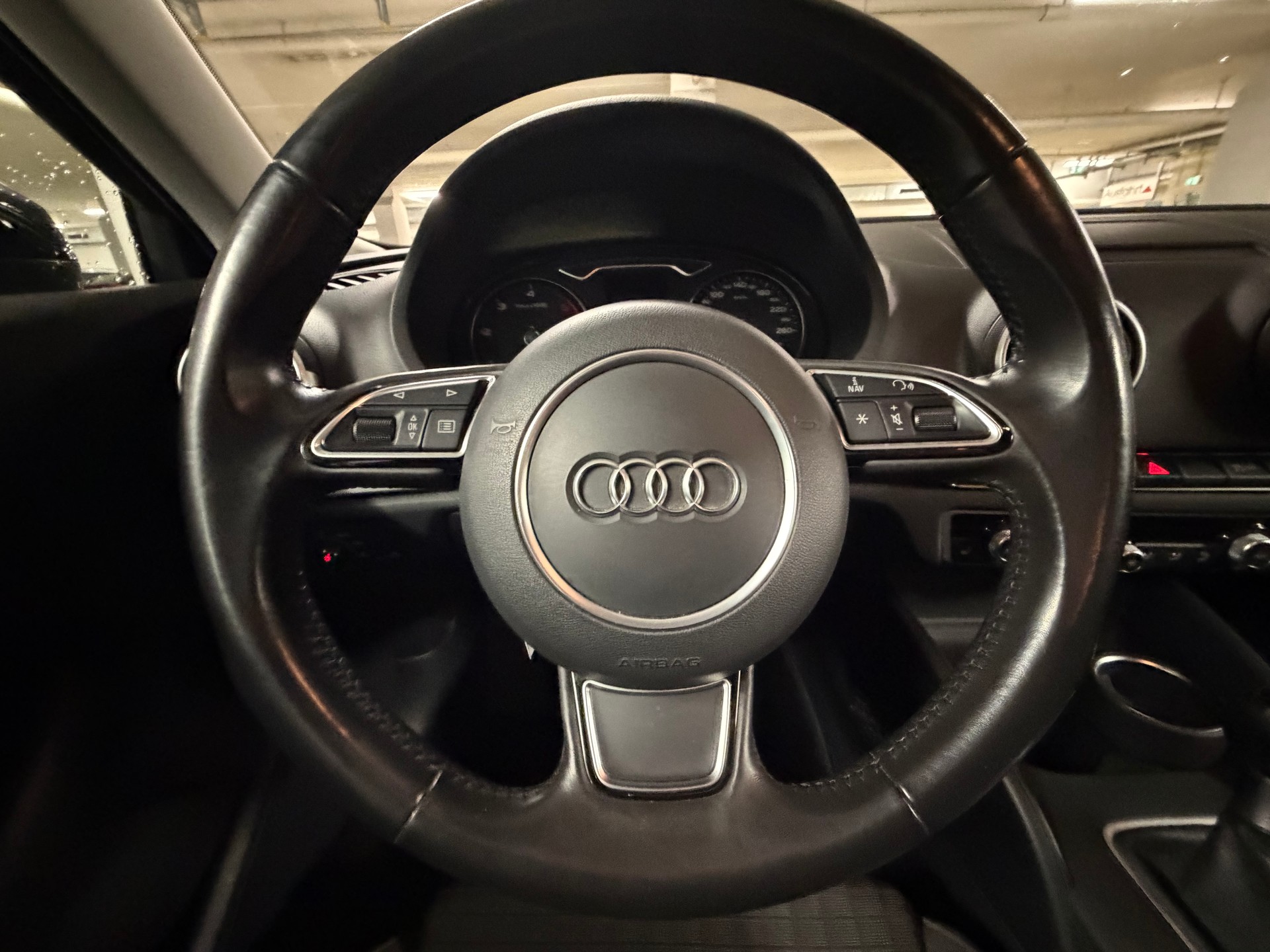 AUDI A3 Sportback 2.0 TDI Ambition-image-11
