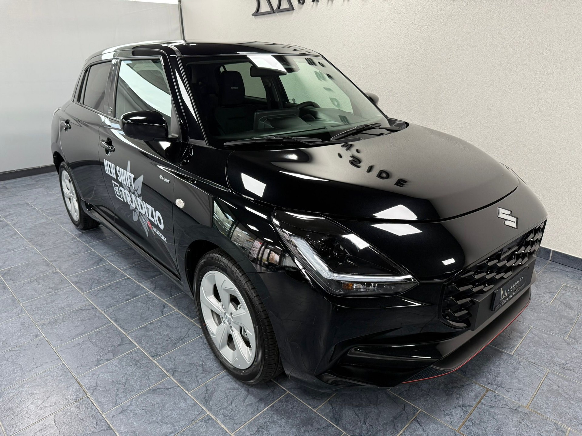 SUZUKI Swift 1.2 Tradizio Hybrid CVT-showroom-element-2