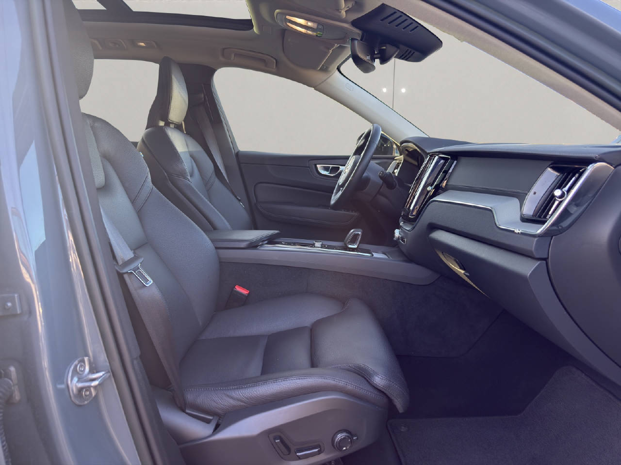 VOLVO XC60 2.0 B4 MH Ultimate Dark AWD .-image-7