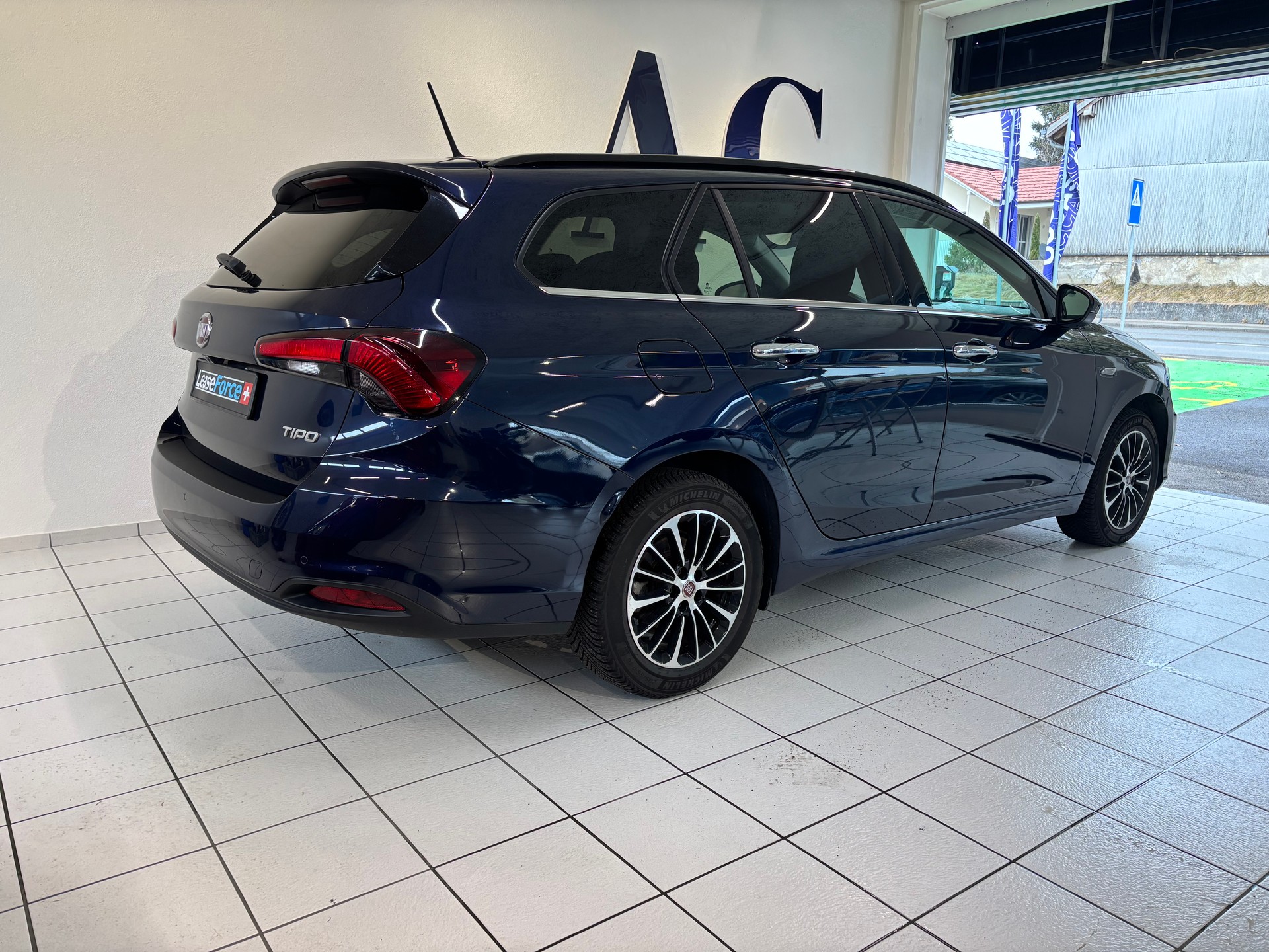 FIAT Tipo 1.6MJ Station Wagon Lounge DCT-image-2