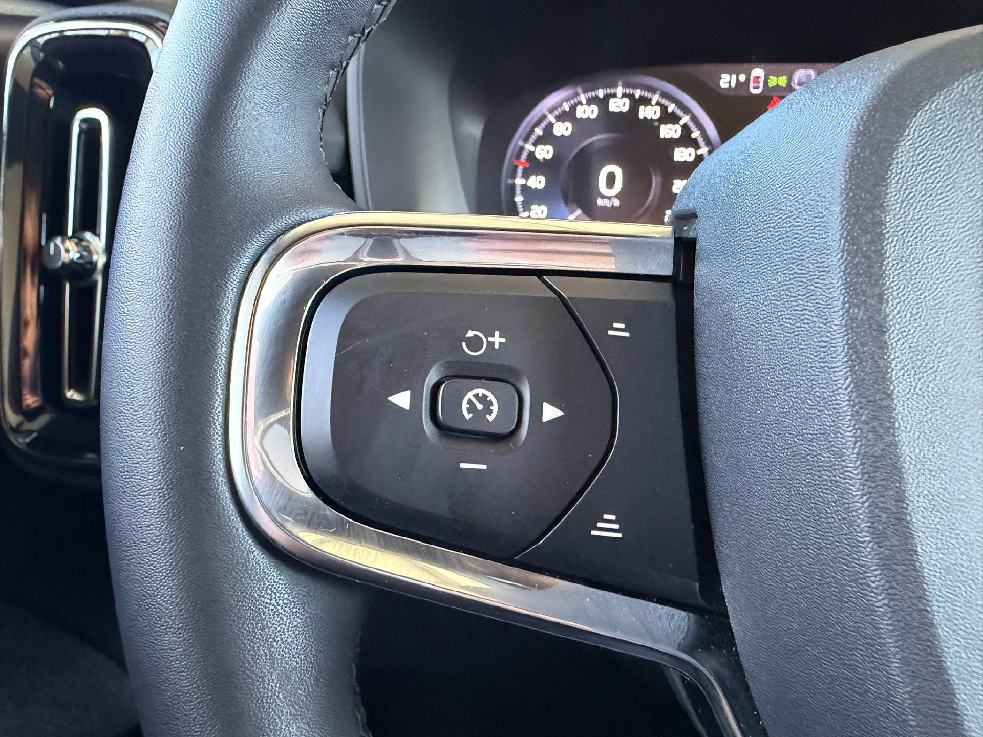 VOLVO XC40 1.5 T2 XCITE-image-10