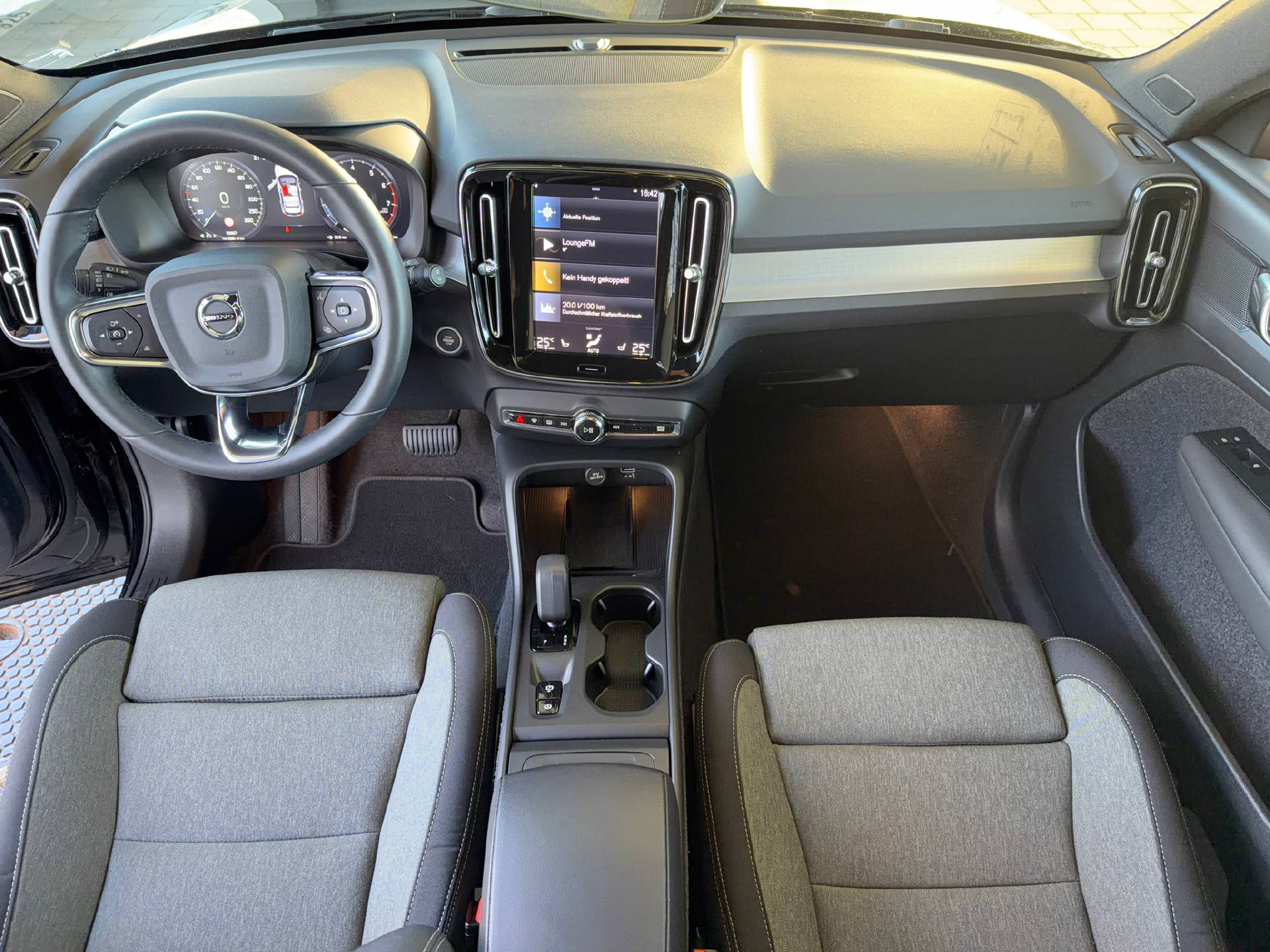 VOLVO XC40 1.5 T2 XCITE-image-6