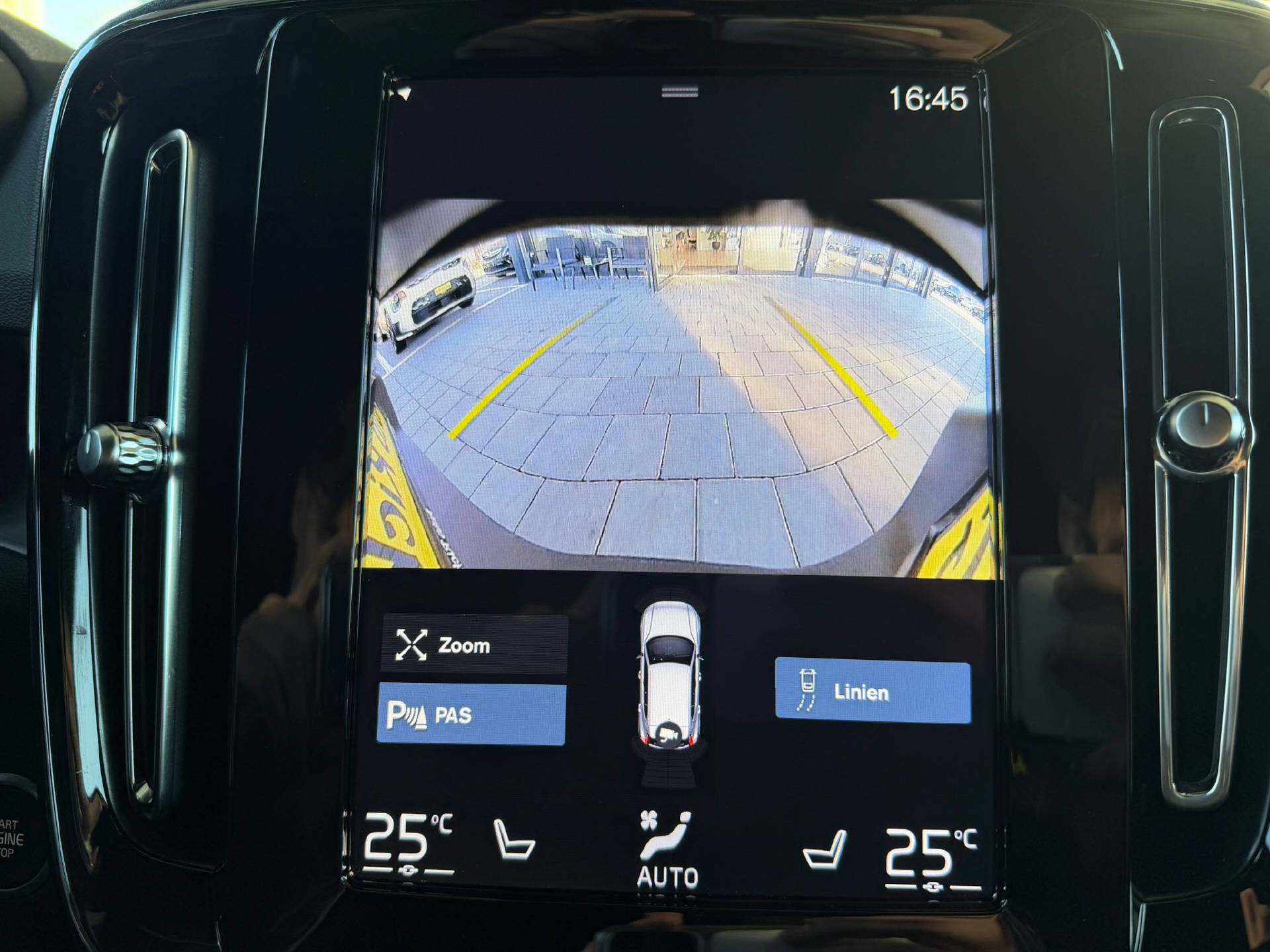VOLVO XC40 1.5 T2 XCITE-image-12