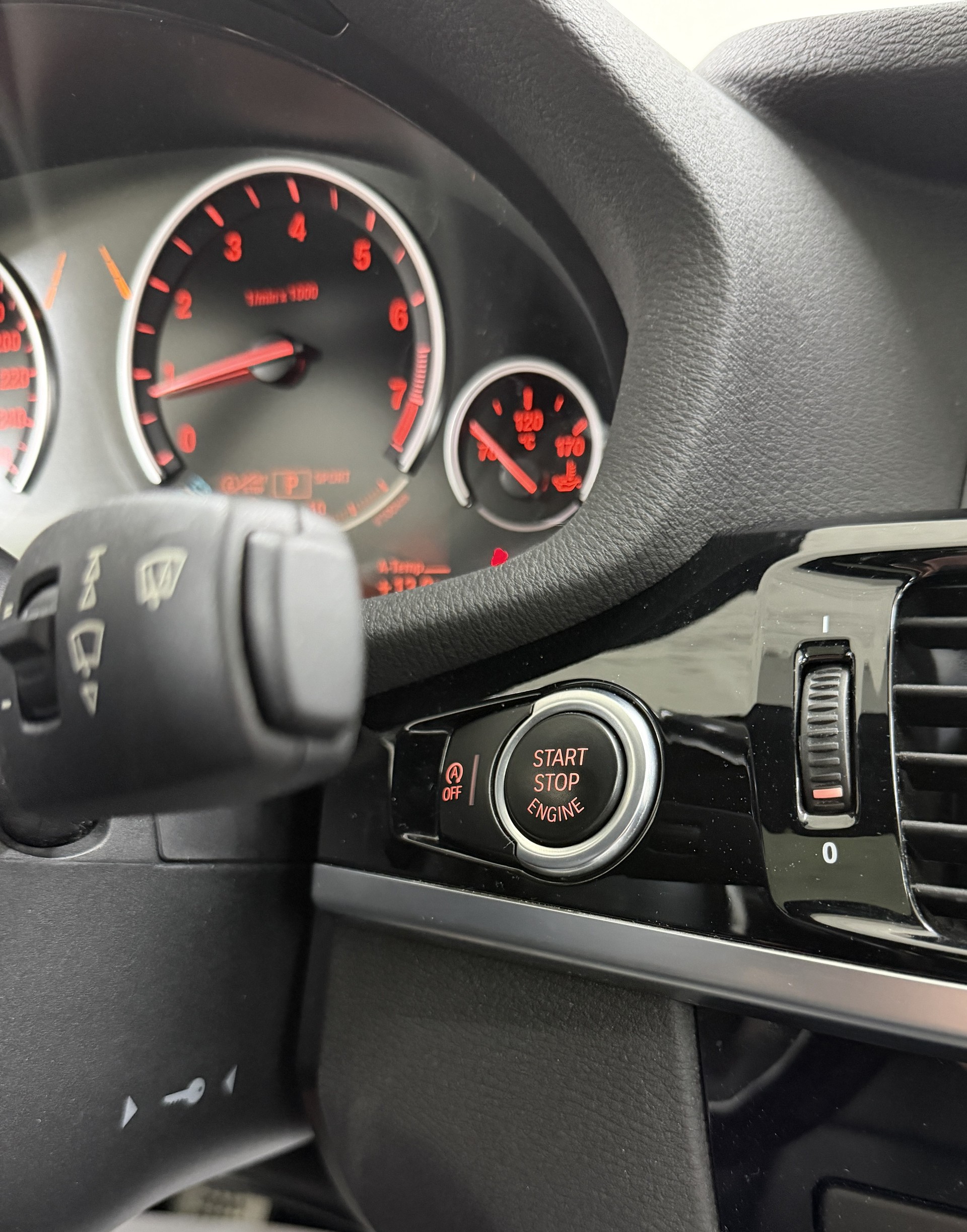 BMW X4 M40i 360PS ALPINWEISS Steptronic / 360° Kamera / Glasdach / Komfortzugang / Leder / Head-Up-Display /-image-18