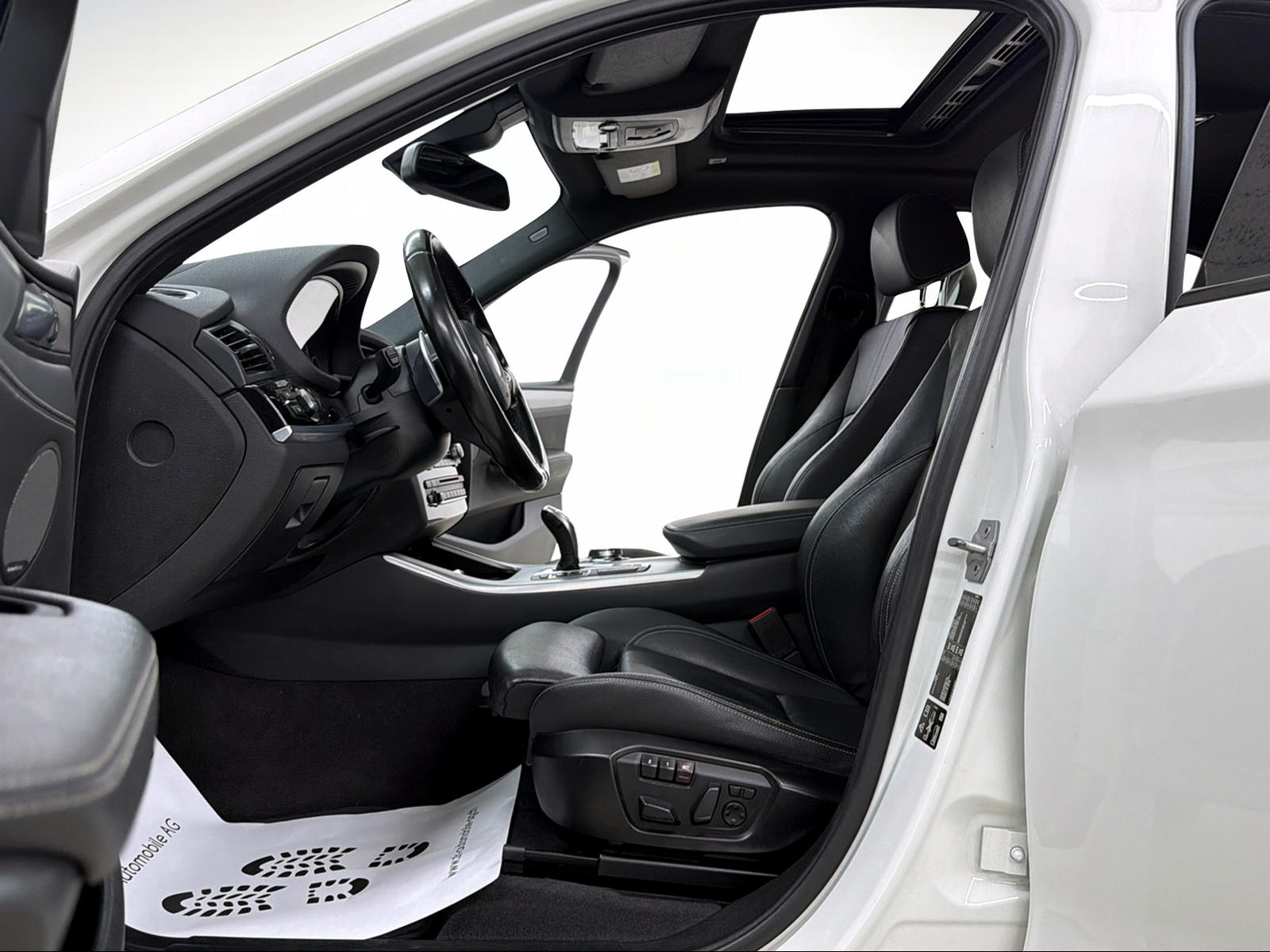 BMW X4 M40i 360PS ALPINWEISS Steptronic / 360° Kamera / Glasdach / Komfortzugang / Leder / Head-Up-Display /-image-5