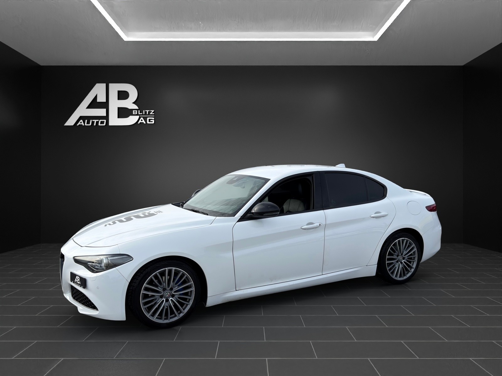 ALFA ROMEO Giulia 2.2 JTDM Super Automatic-image-1