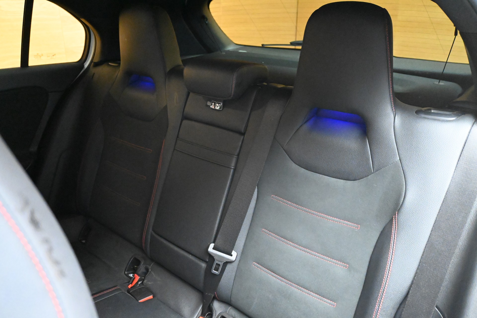 MERCEDES-BENZ A 220 AMG Line 7G-DCT 4Matic-image-6