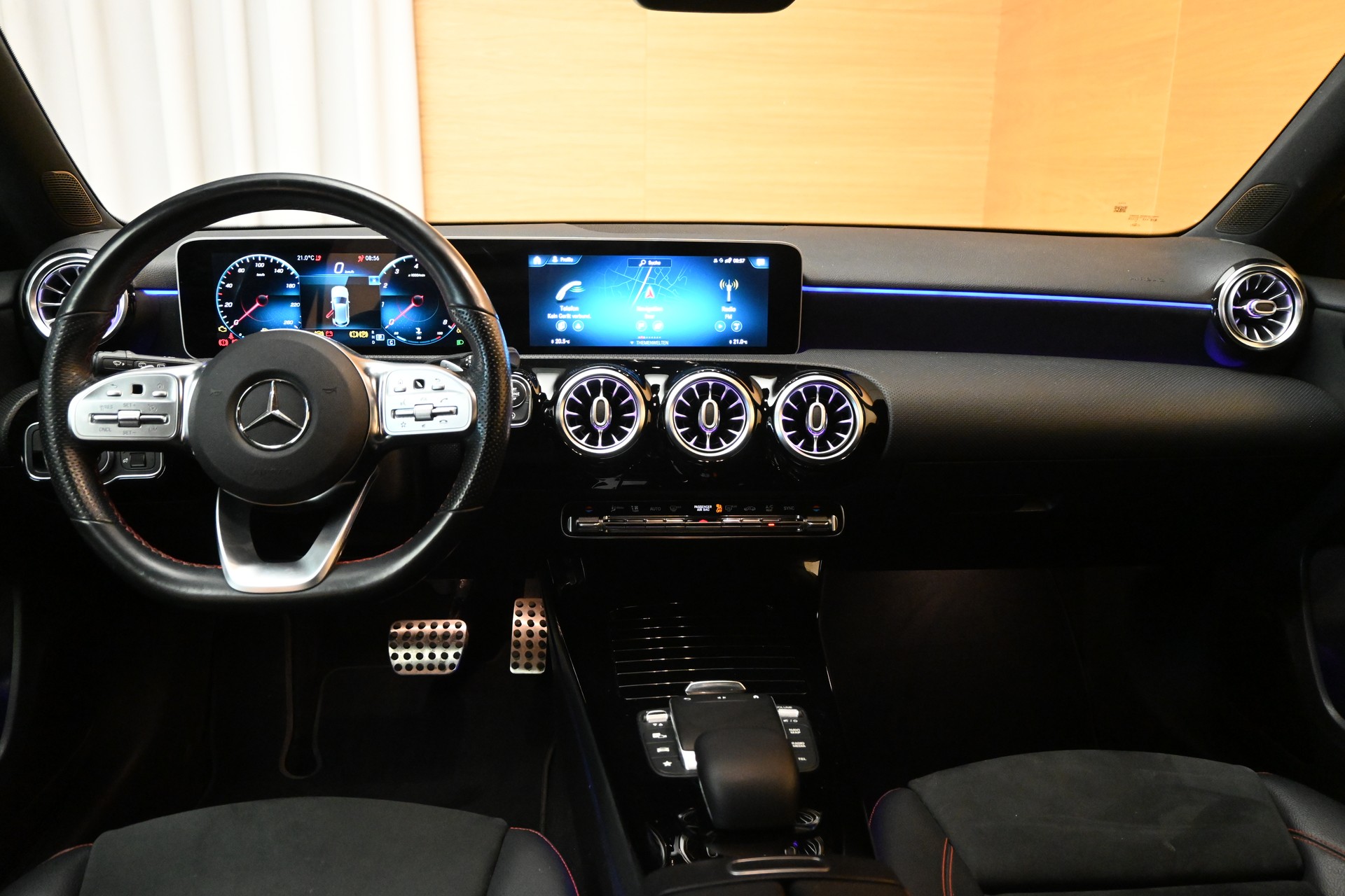 MERCEDES-BENZ A 220 AMG Line 7G-DCT 4Matic-image-8
