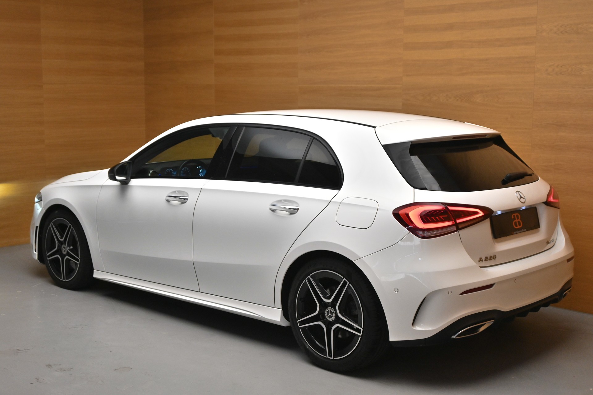 MERCEDES-BENZ A 220 AMG Line 7G-DCT 4Matic-image-4