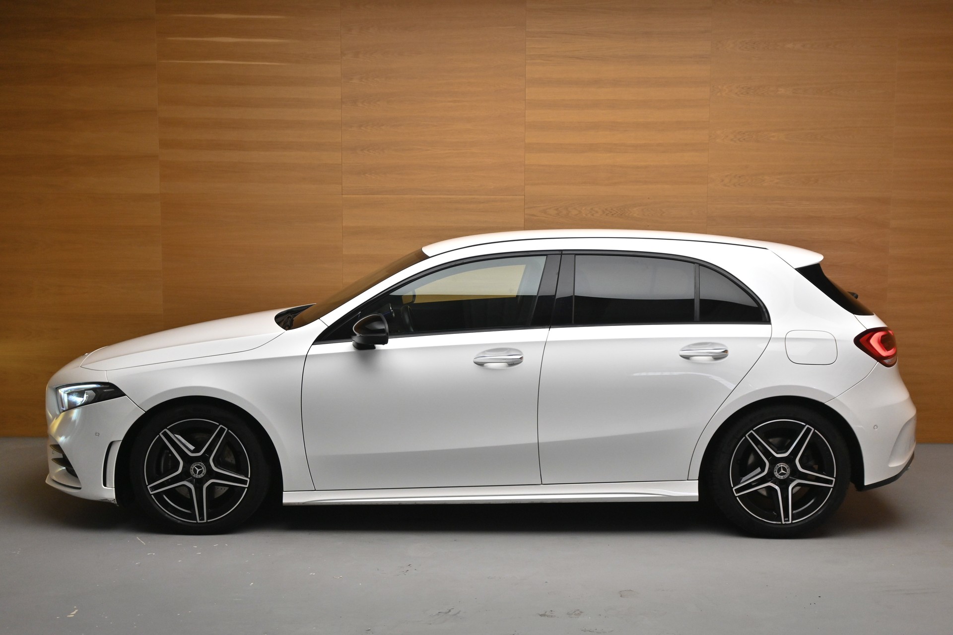 MERCEDES-BENZ A 220 AMG Line 7G-DCT 4Matic-showroom-element-3