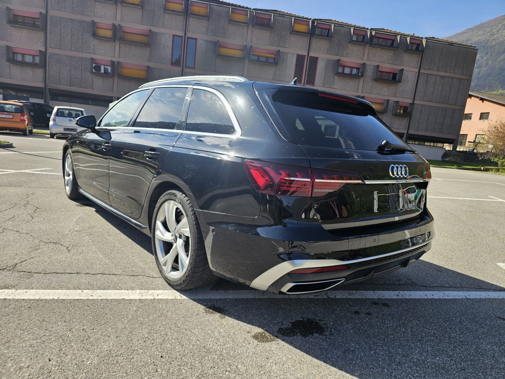 AUDI A4 Avant 40 TDI S line quattro S-tronic-image-4