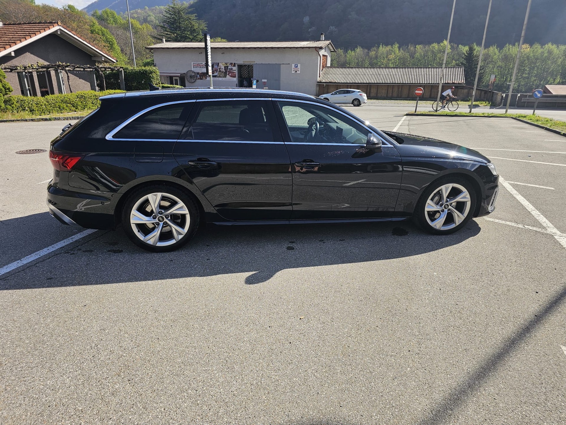 AUDI A4 Avant 40 TDI S line quattro S-tronic-image-3