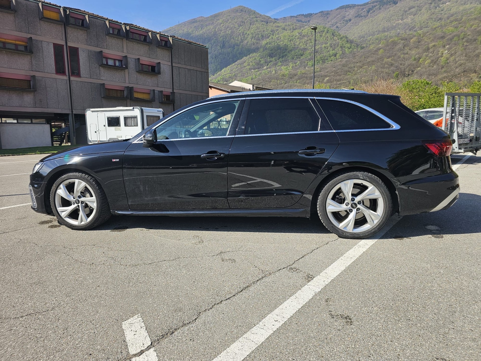 AUDI A4 Avant 40 TDI S line quattro S-tronic-image-5