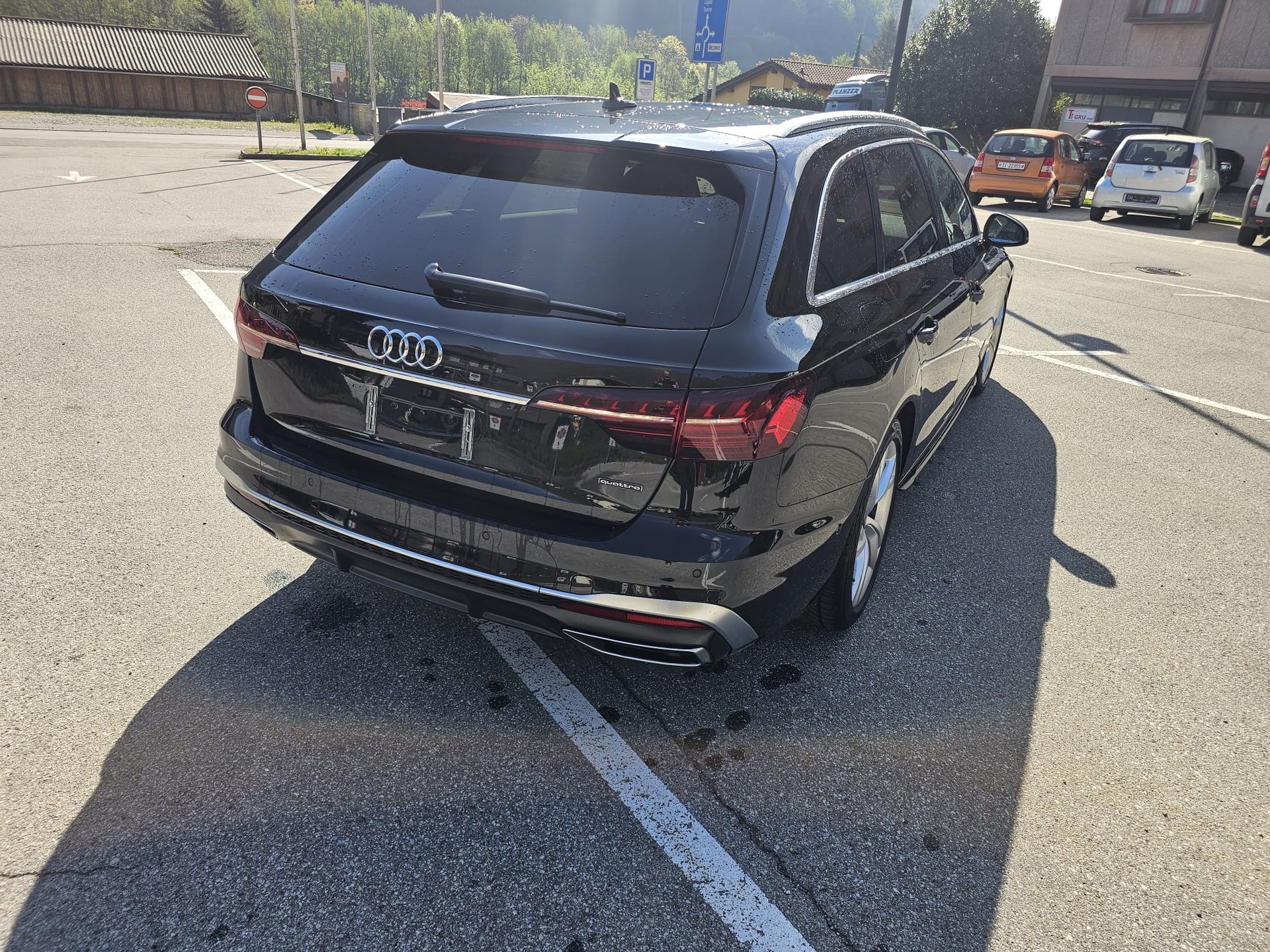AUDI A4 Avant 40 TDI S line quattro S-tronic-image-2