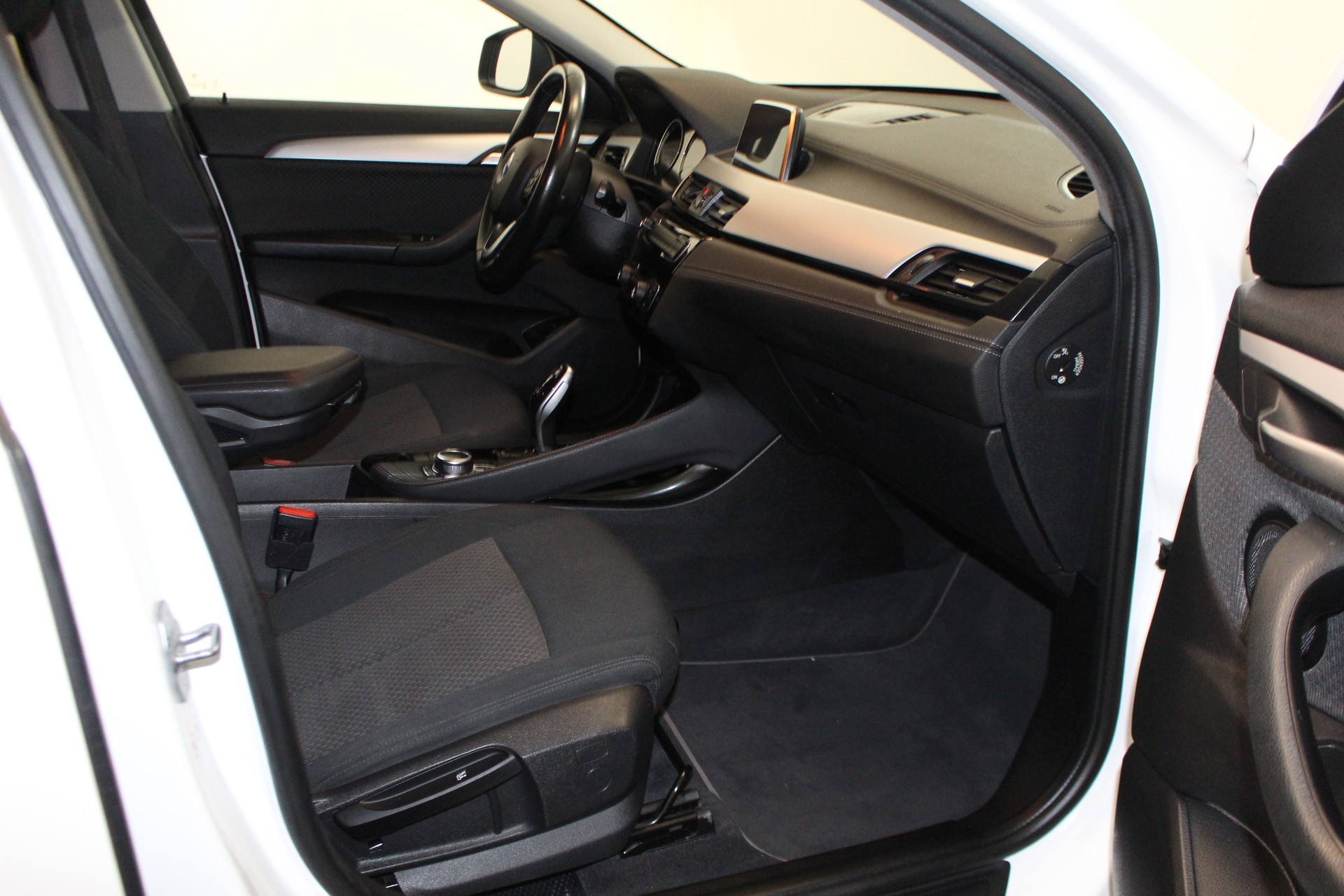 BMW X2 18d xDrive-image-10