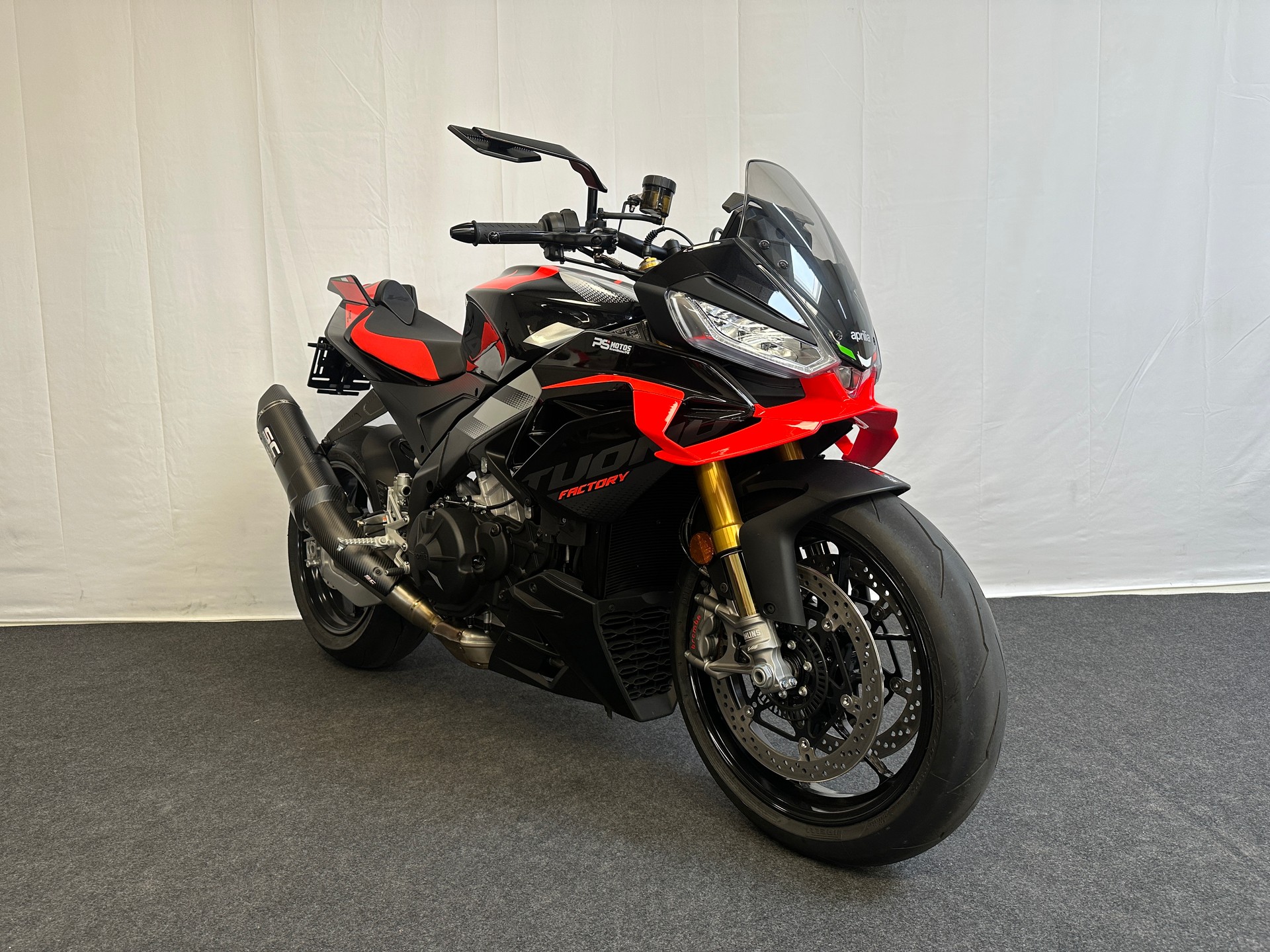 APRILIA Tuono V4 1100 E5+ Factory-showroom-element-2