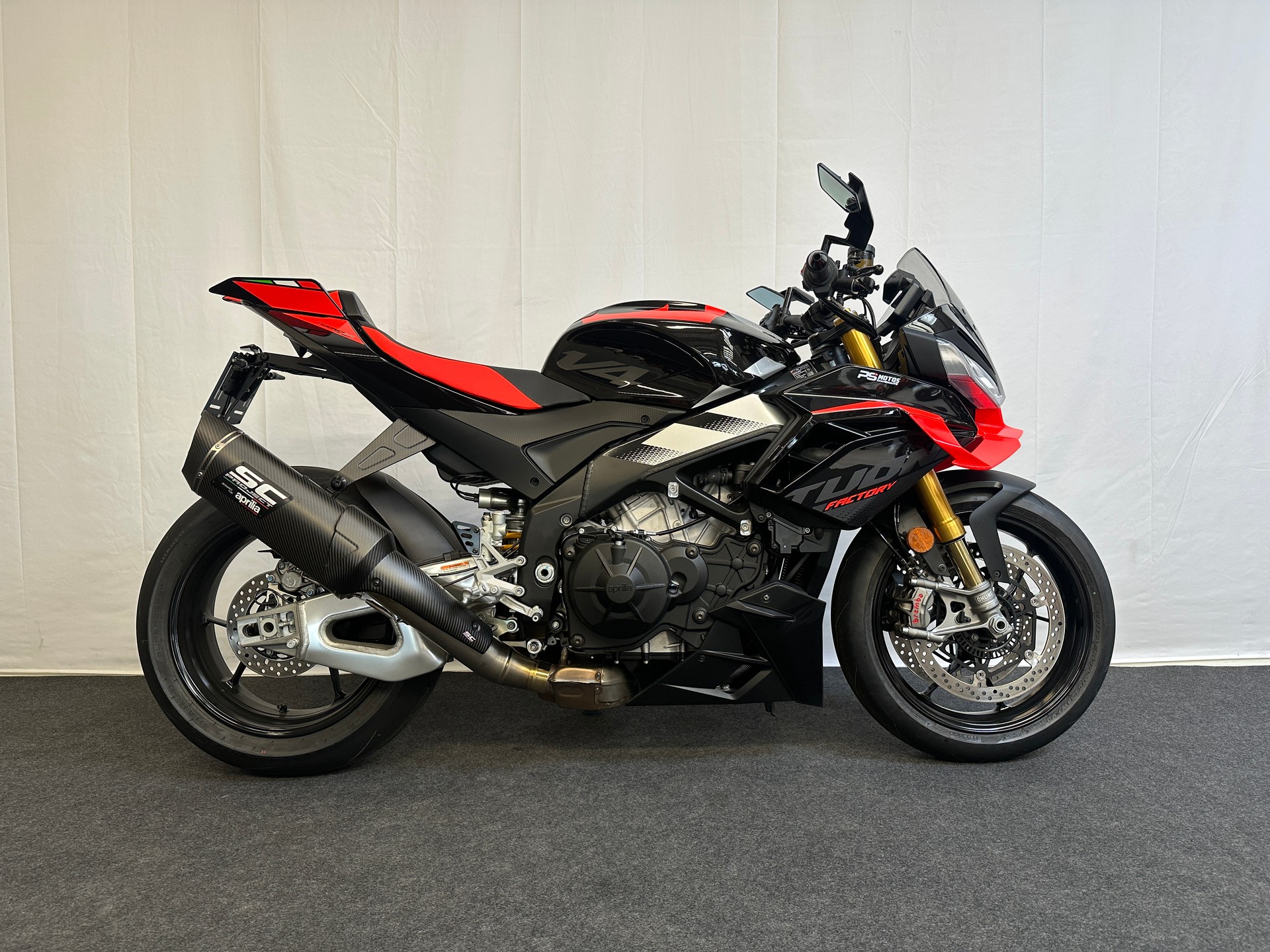 APRILIA Tuono V4 1100 E5+ Factory-showroom-element-1