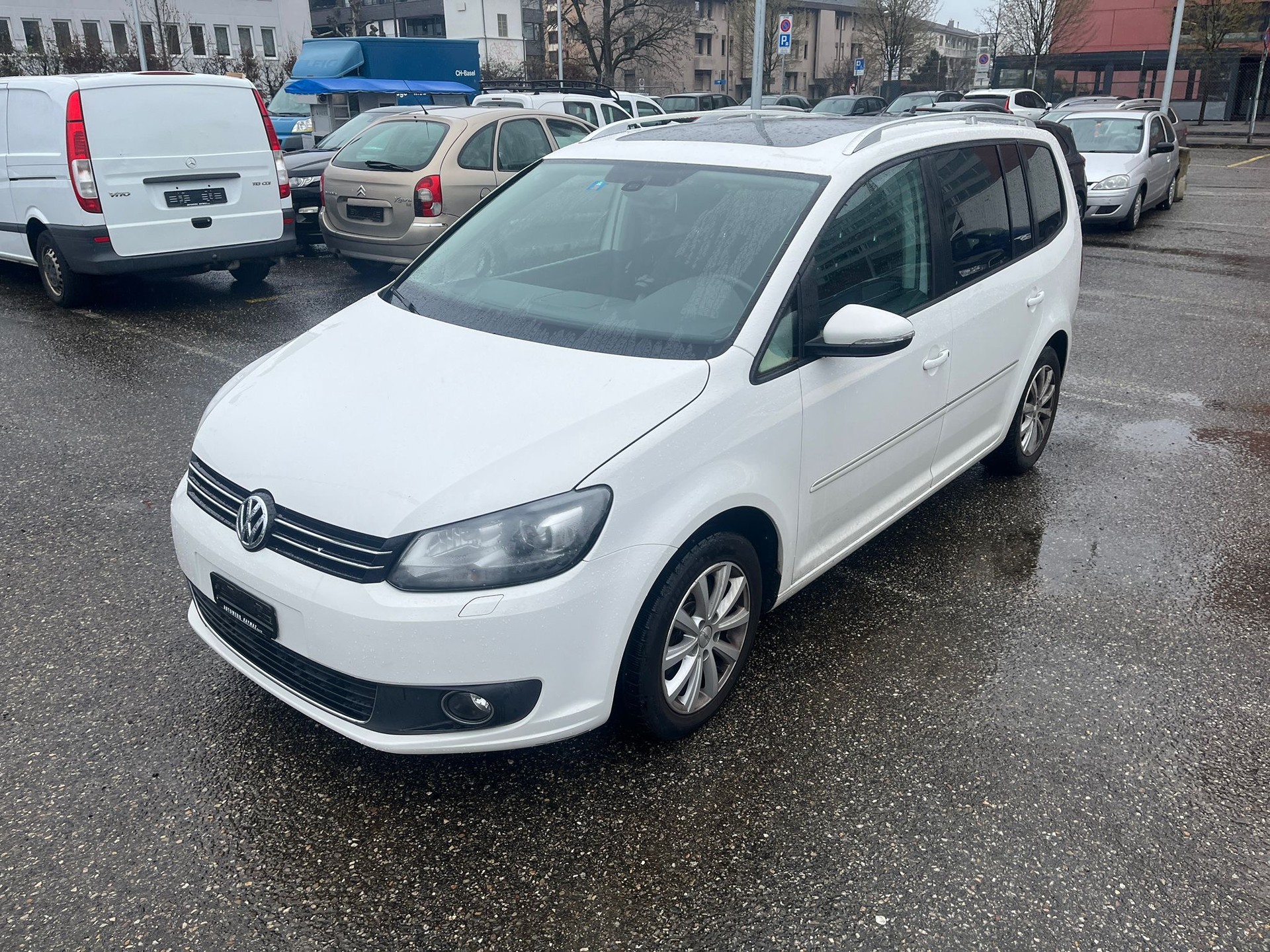 VW Touran 2.0 TDI Comfortline DSG-image-2