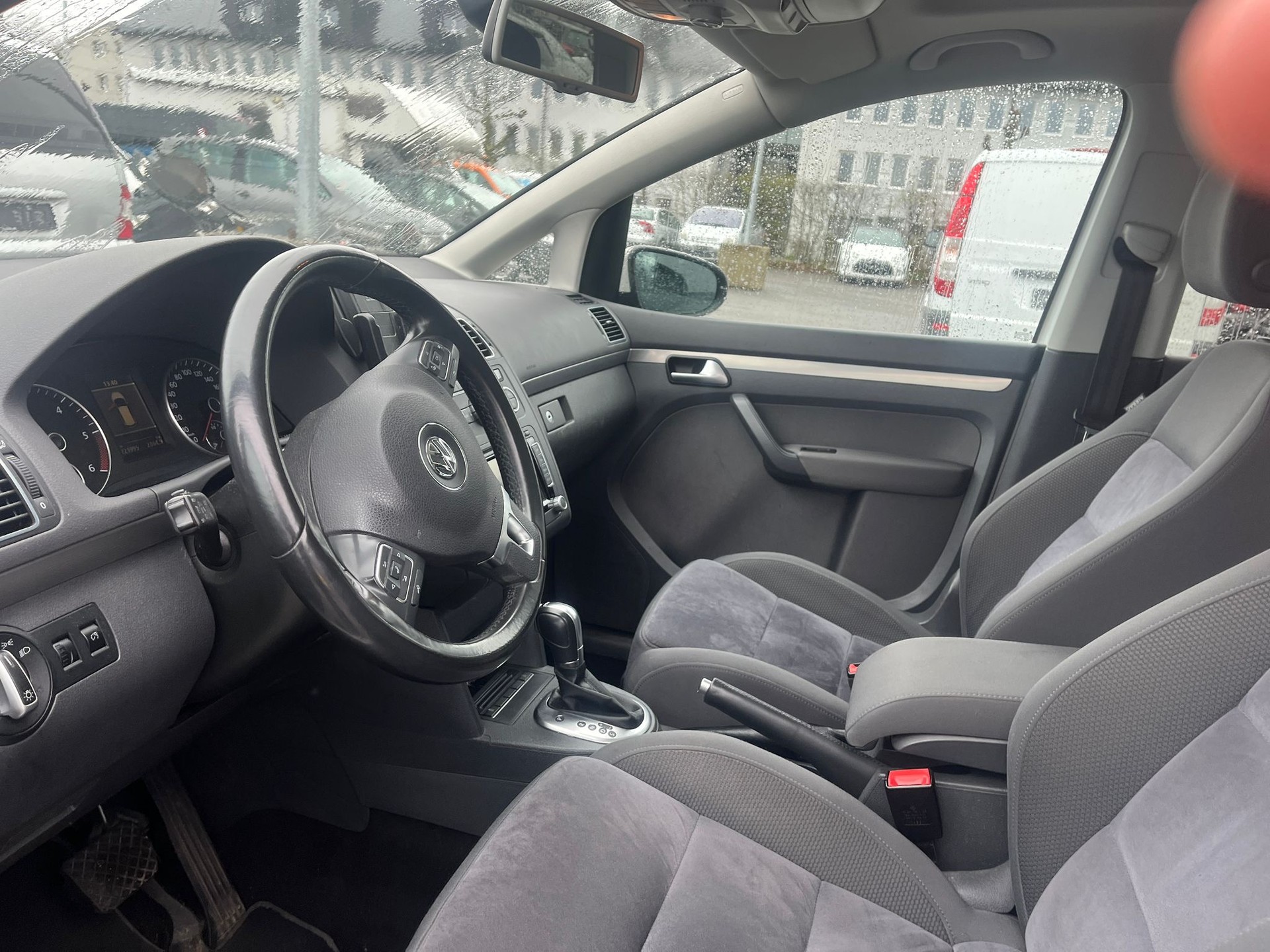 VW Touran 2.0 TDI Comfortline DSG-image-11