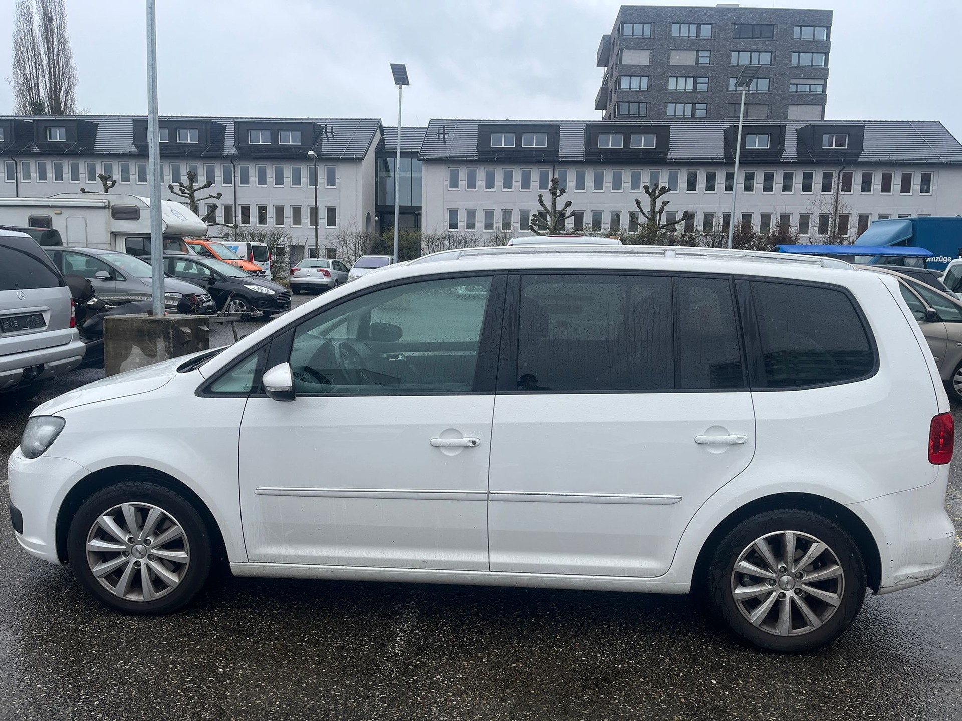 VW Touran 2.0 TDI Comfortline DSG-image-1