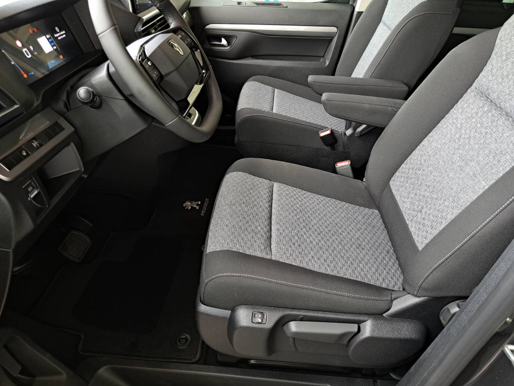 PEUGEOT Traveller Standard 2.2 BlueHDi 180cv Family Edition-image-8