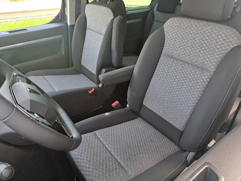 PEUGEOT Traveller Standard 2.2 BlueHDi 180cv Family Edition-image-9