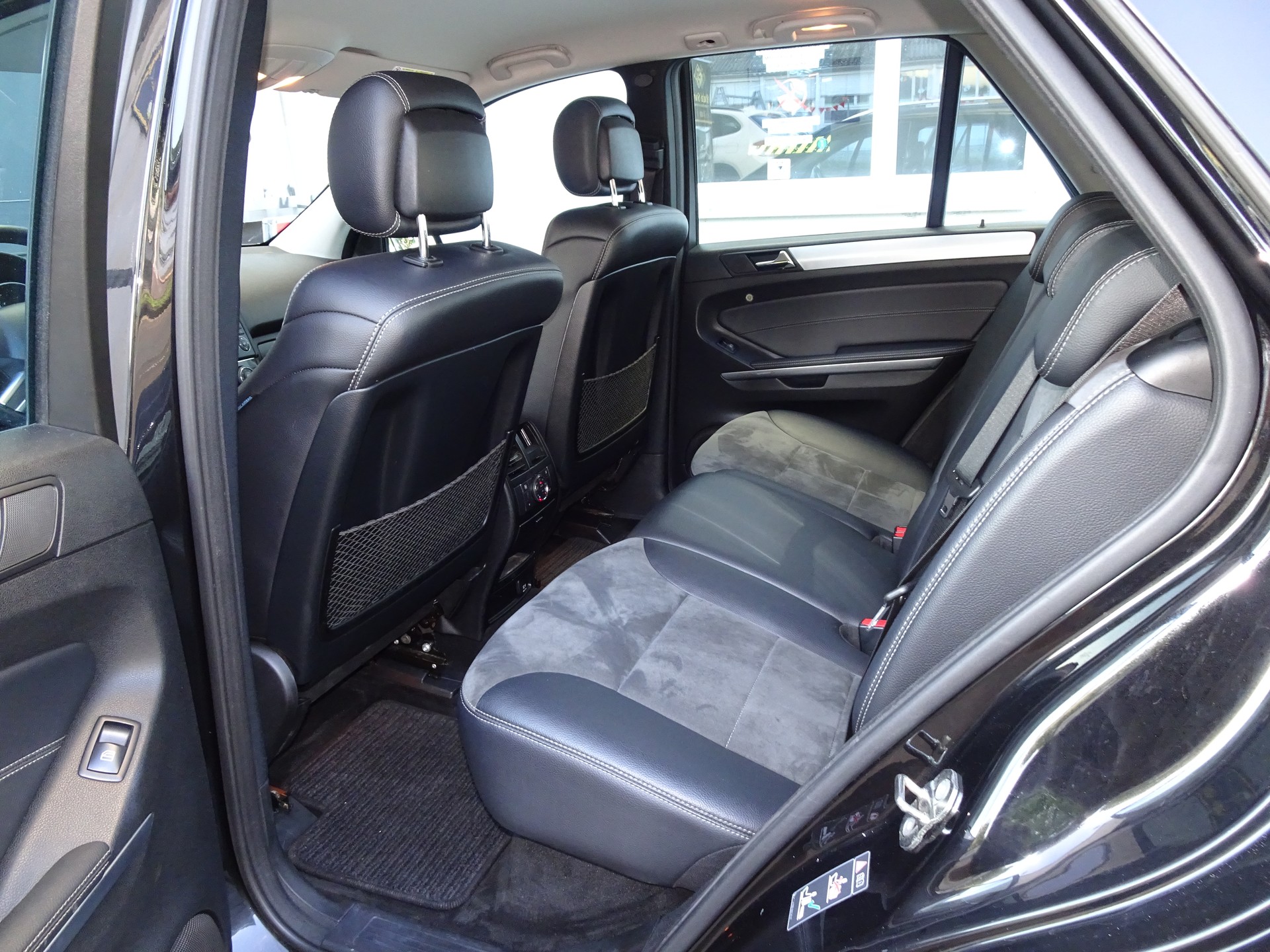 MERCEDES-BENZ ML 300 CDI Blue Efficiency 4Matic 7G-Tronic-image-9
