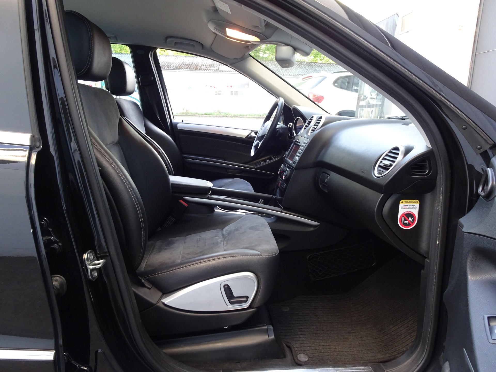 MERCEDES-BENZ ML 300 CDI Blue Efficiency 4Matic 7G-Tronic-image-8