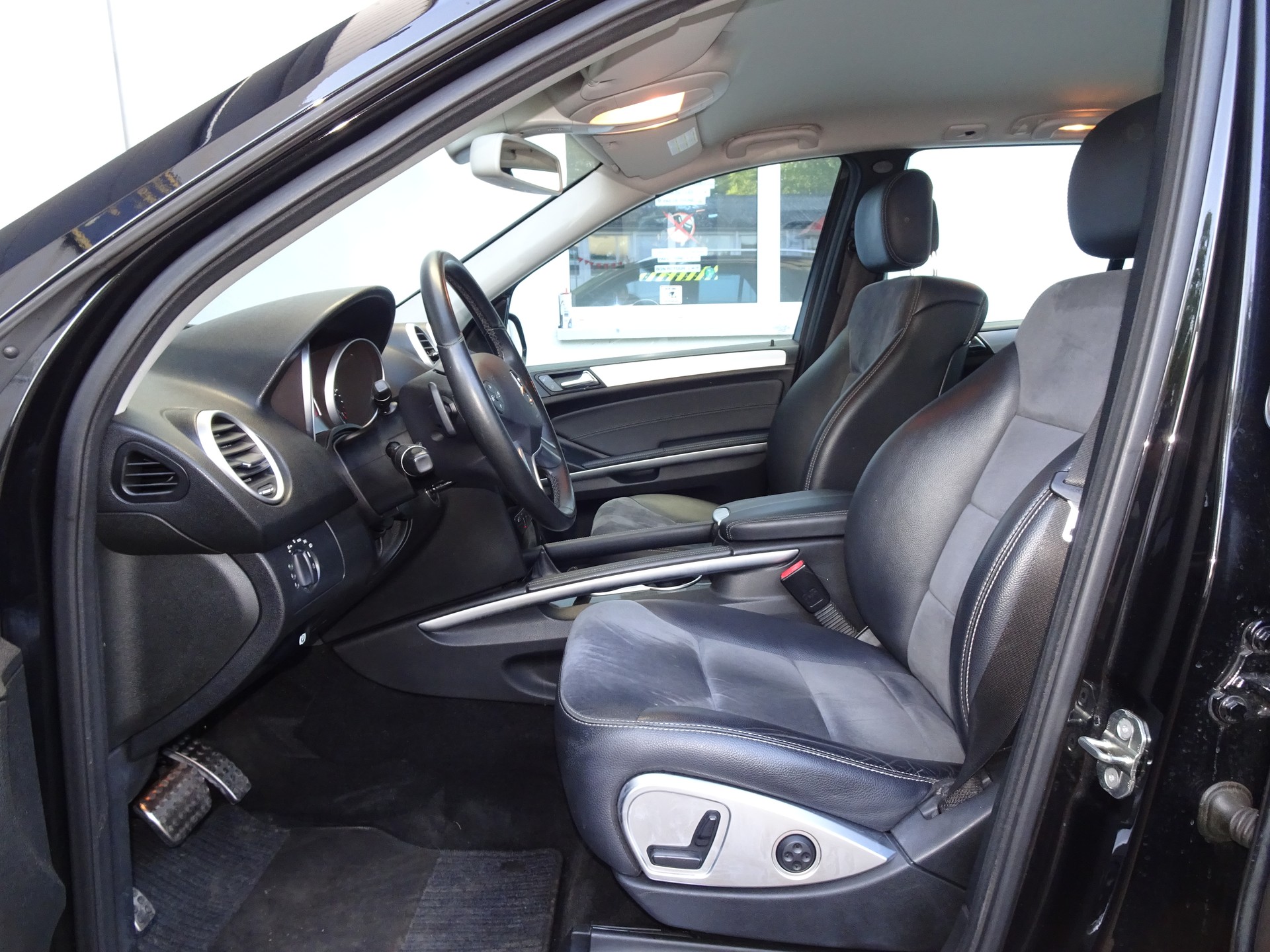 MERCEDES-BENZ ML 300 CDI Blue Efficiency 4Matic 7G-Tronic-image-7