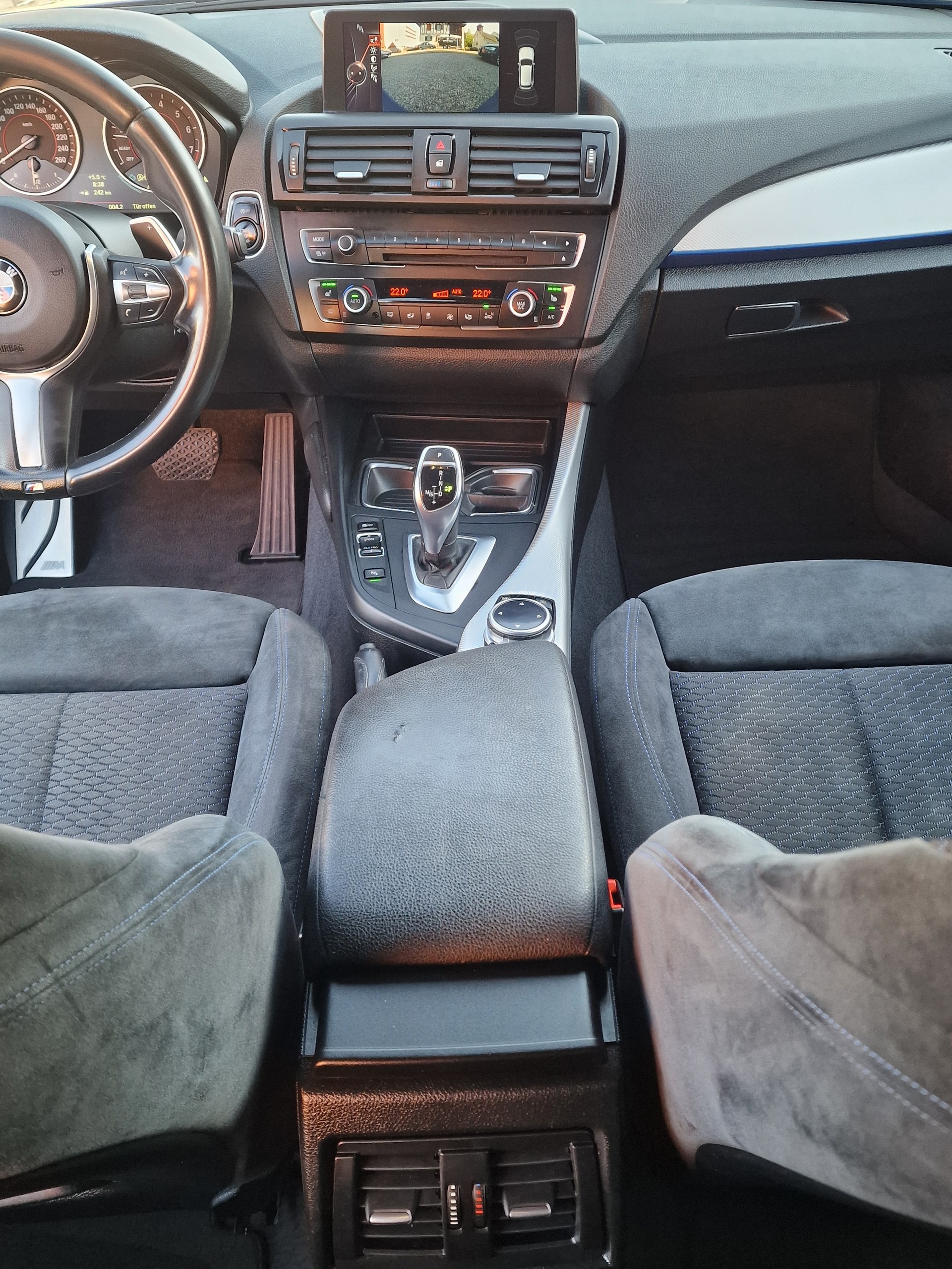 BMW M135i xDrive Steptronic-image-25